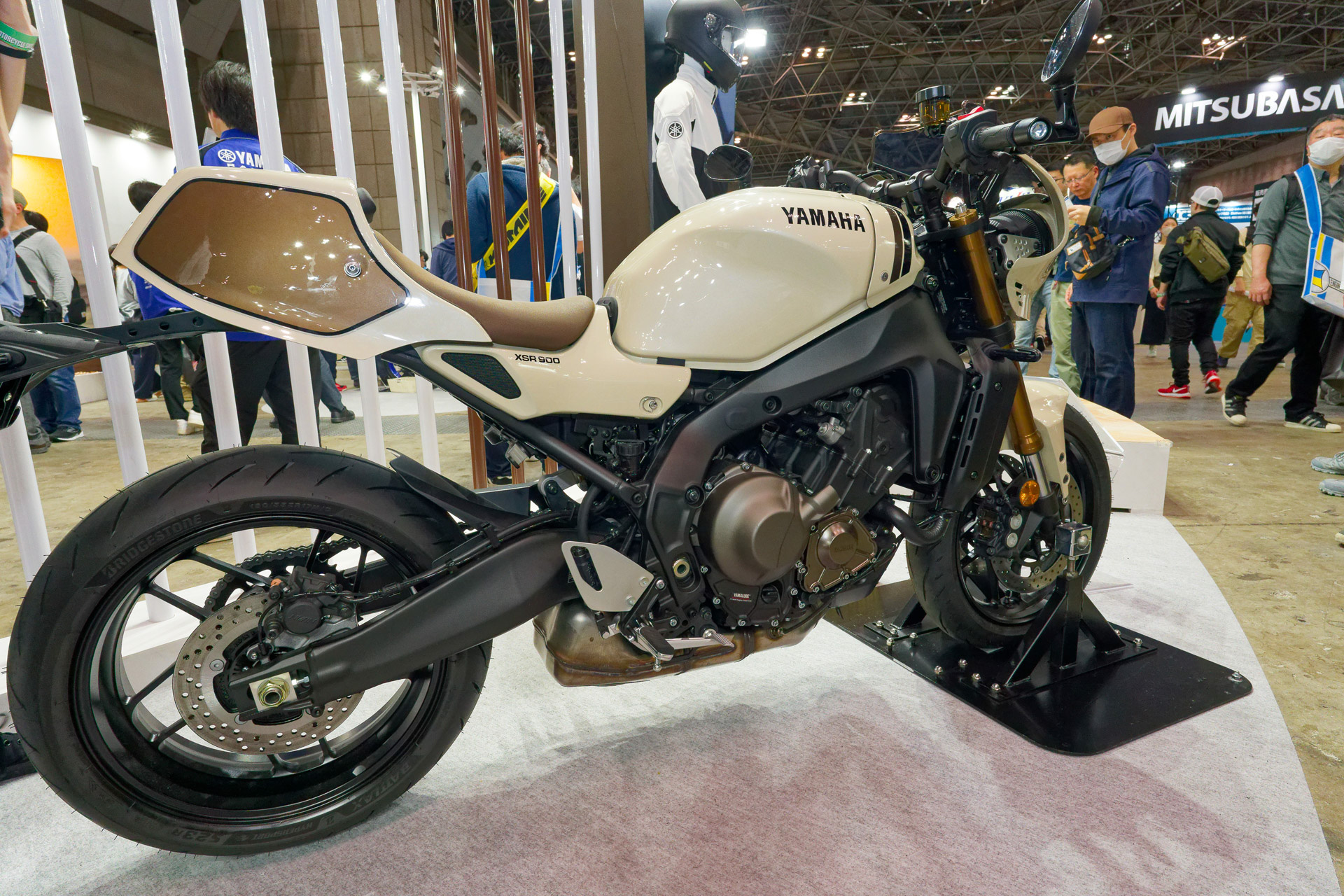 アイボリーカラーの「XSR 900」