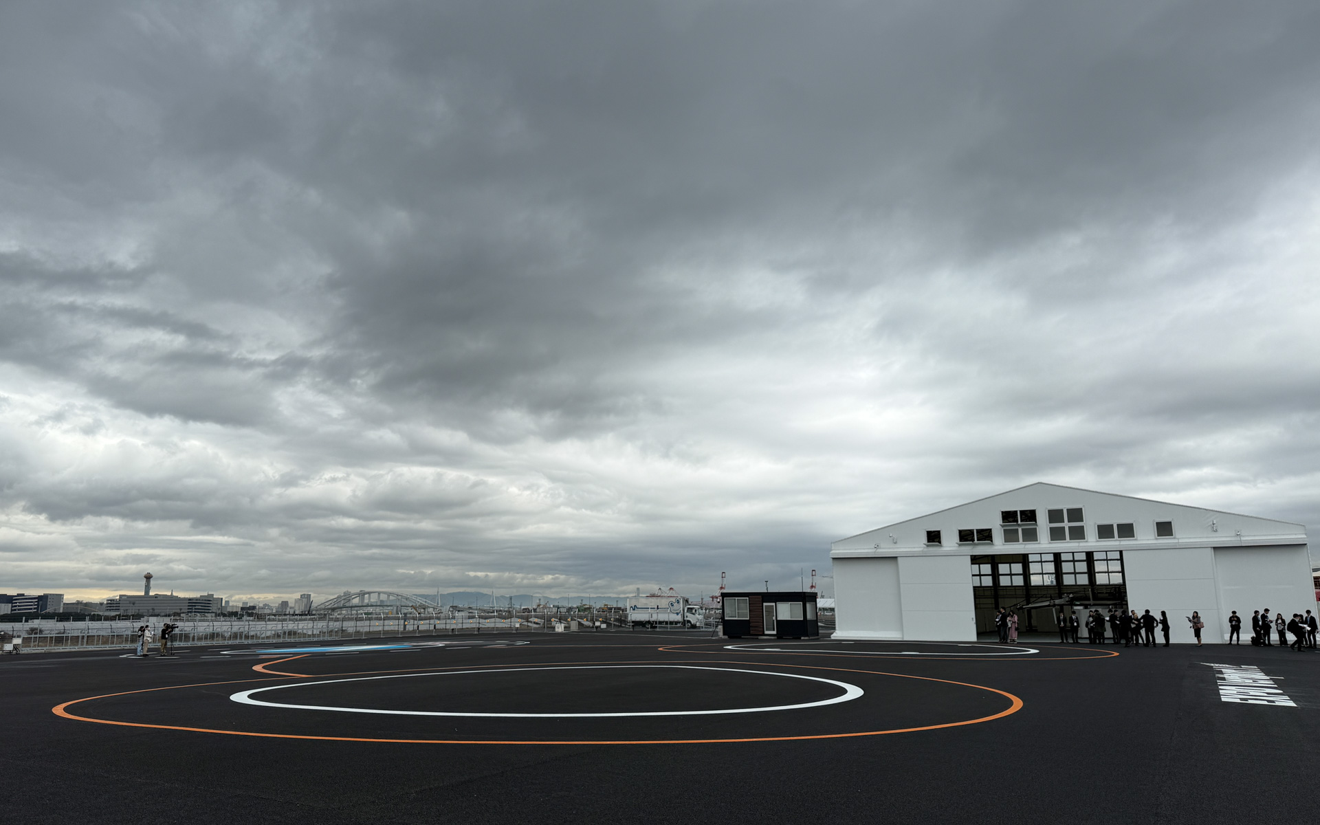 公開された「EXPO Vertiport」。国土交通省航空局のバーティポート整備指針に準じて整備され、既存のヘリポートに近い施設になっているという