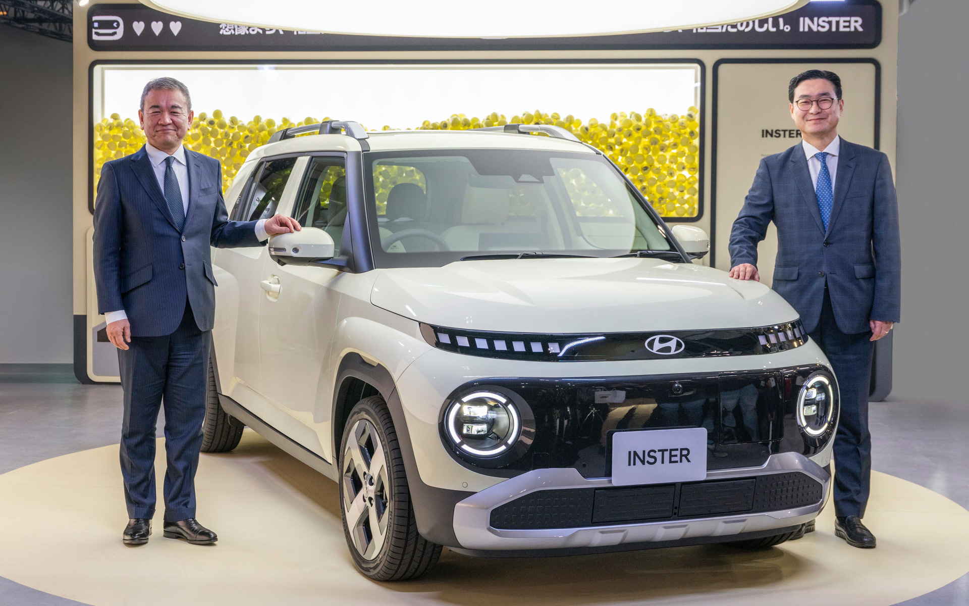 「東京オートサロン2025」で公開された新型EV「インスター」