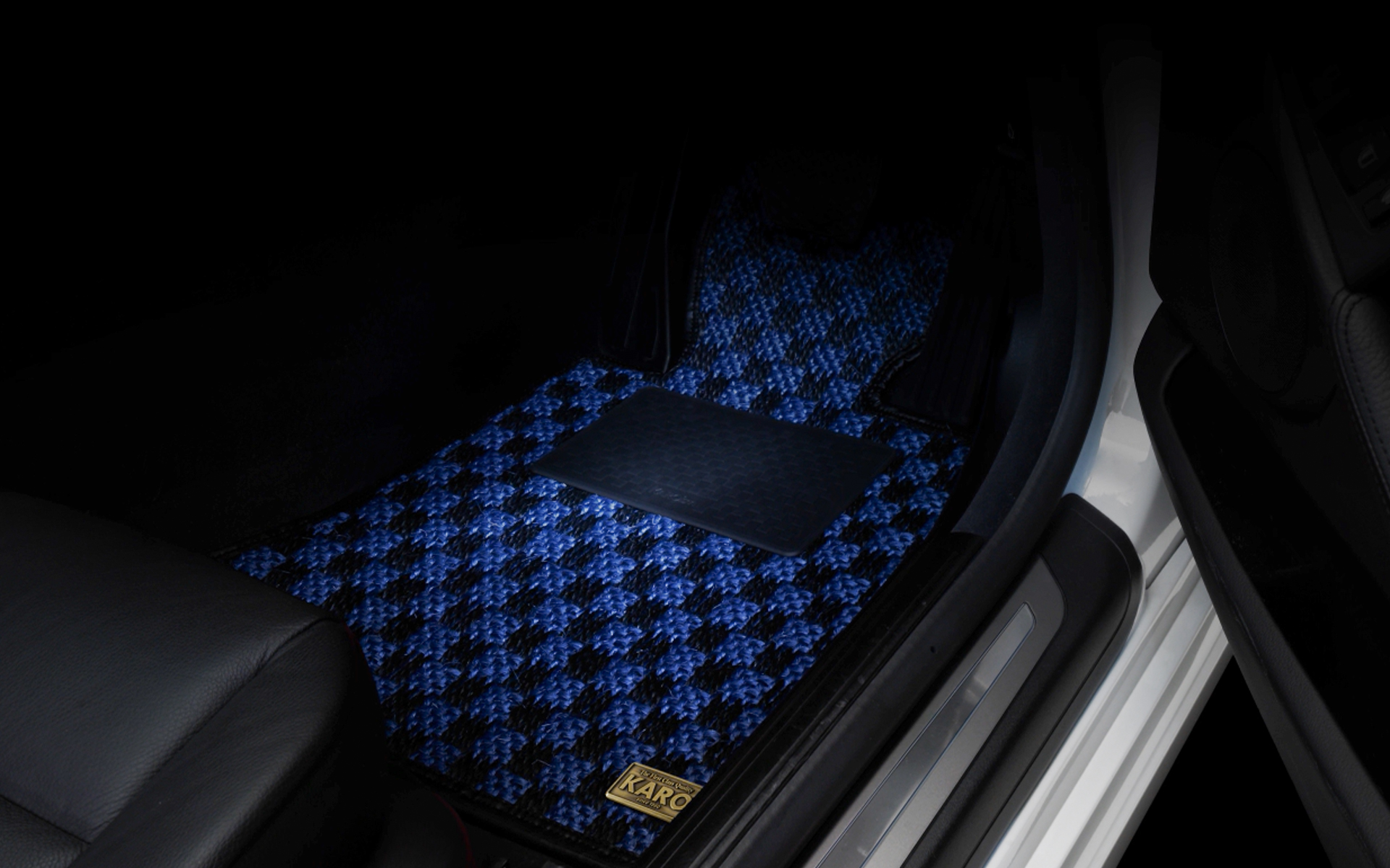 フロアマットを手掛けるKAROが45周年を迎えた