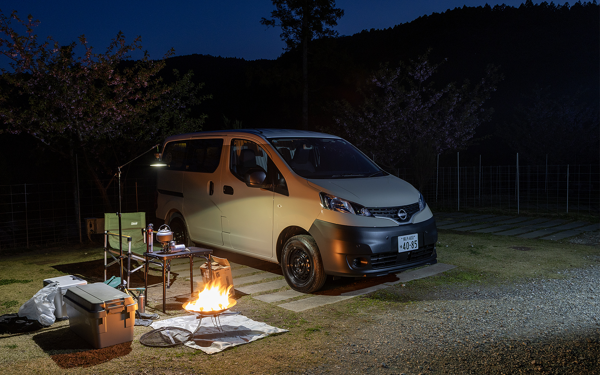 夜の様子。山あいなので人工音はほぼない。まわりに他の利用者もいなかったので夜はいい感じで過ごせた