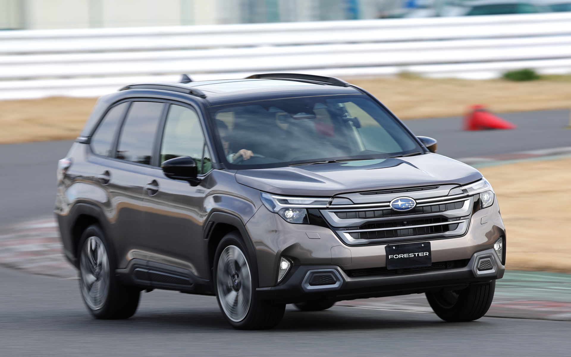 新型フォレスターのストロングハイブリッドモデル「Premium EX」（プロトタイプ）