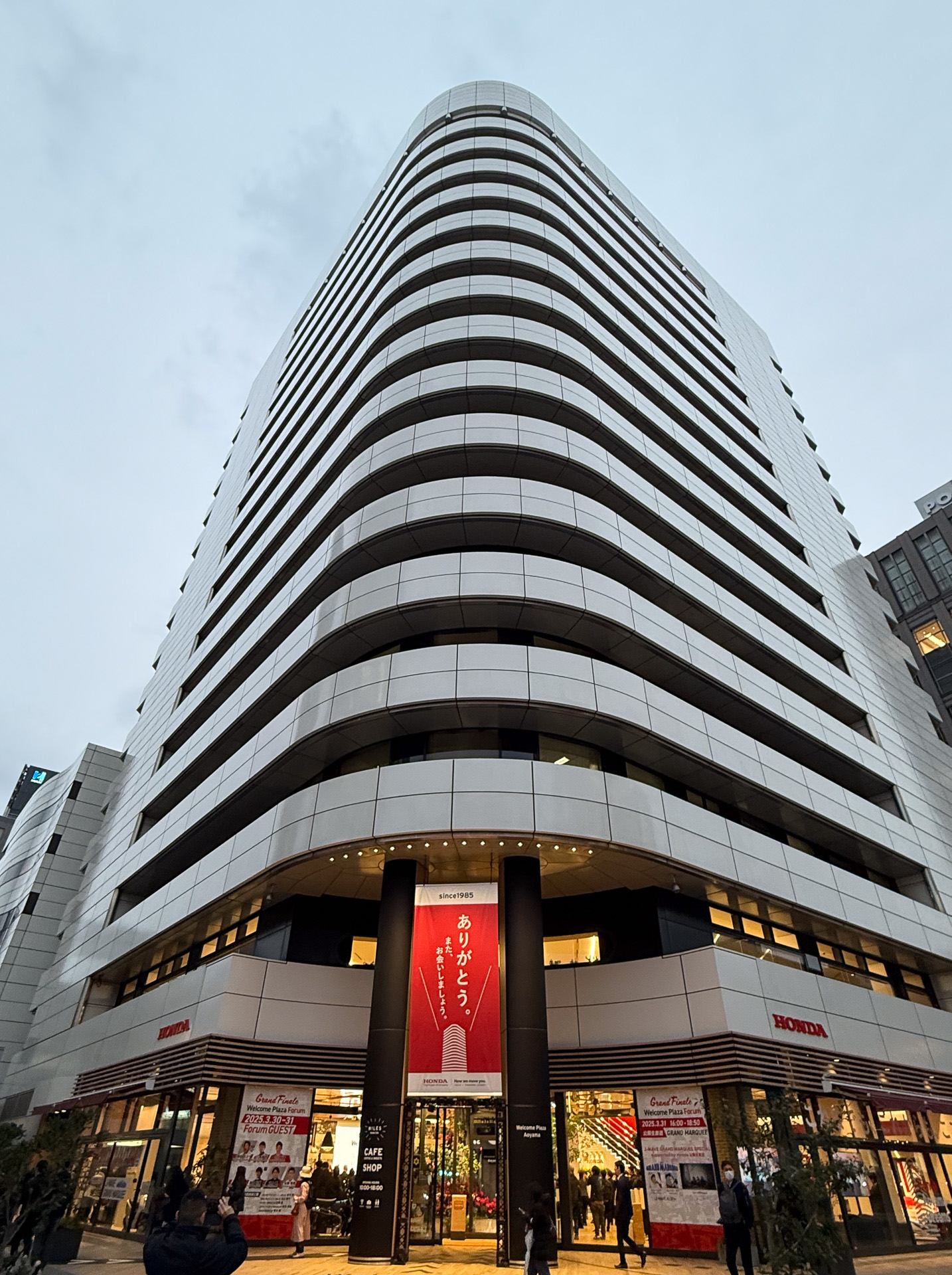 青山一丁目交差点の白いビルとして知られていたホンダ本社のHonda青山ビル