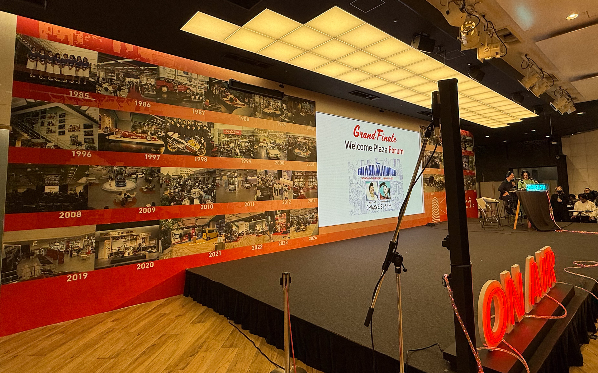 J-WAVEの公開生放送を実施