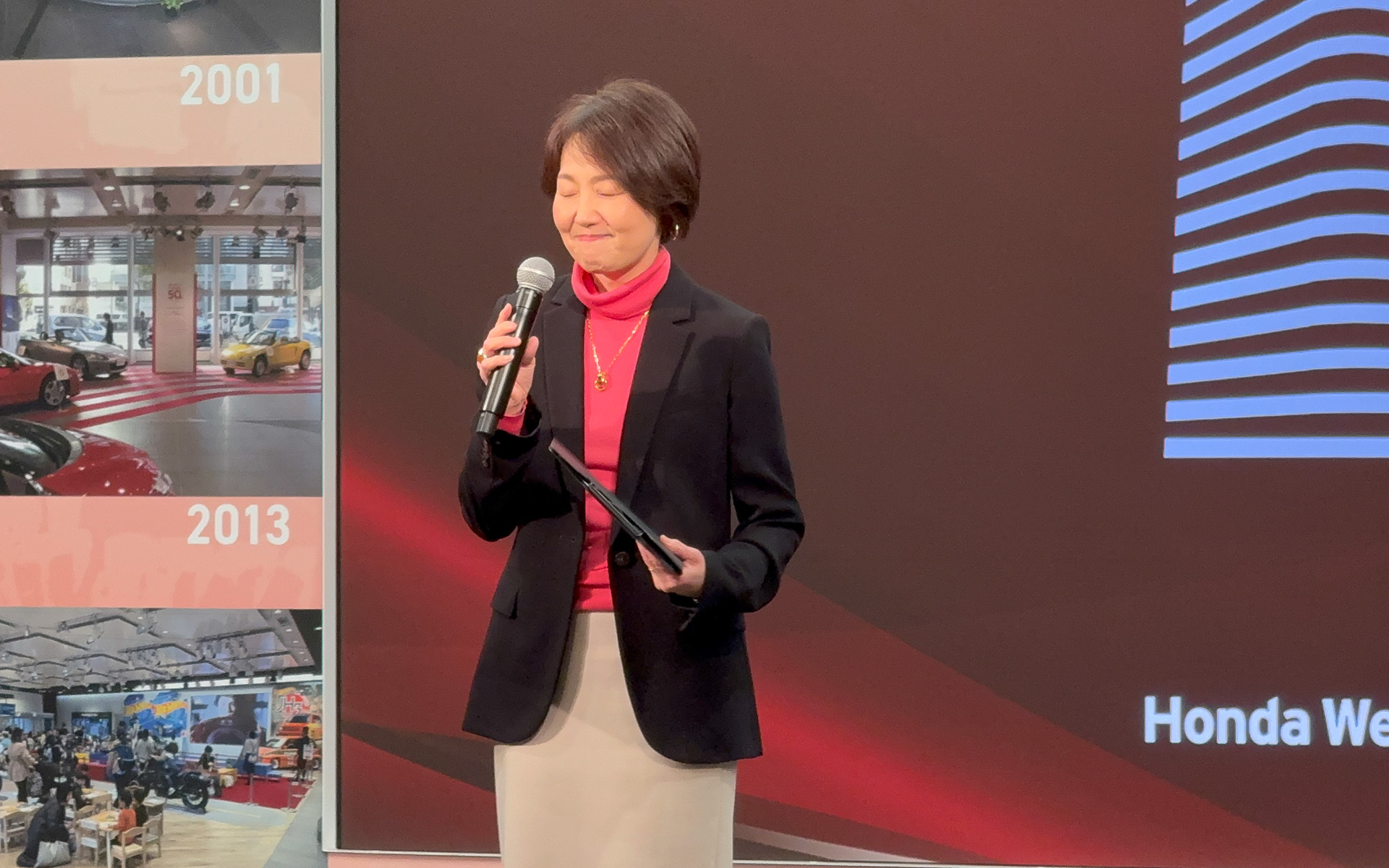 思いのこもったあいさつでイベントを締めくくる松山部長