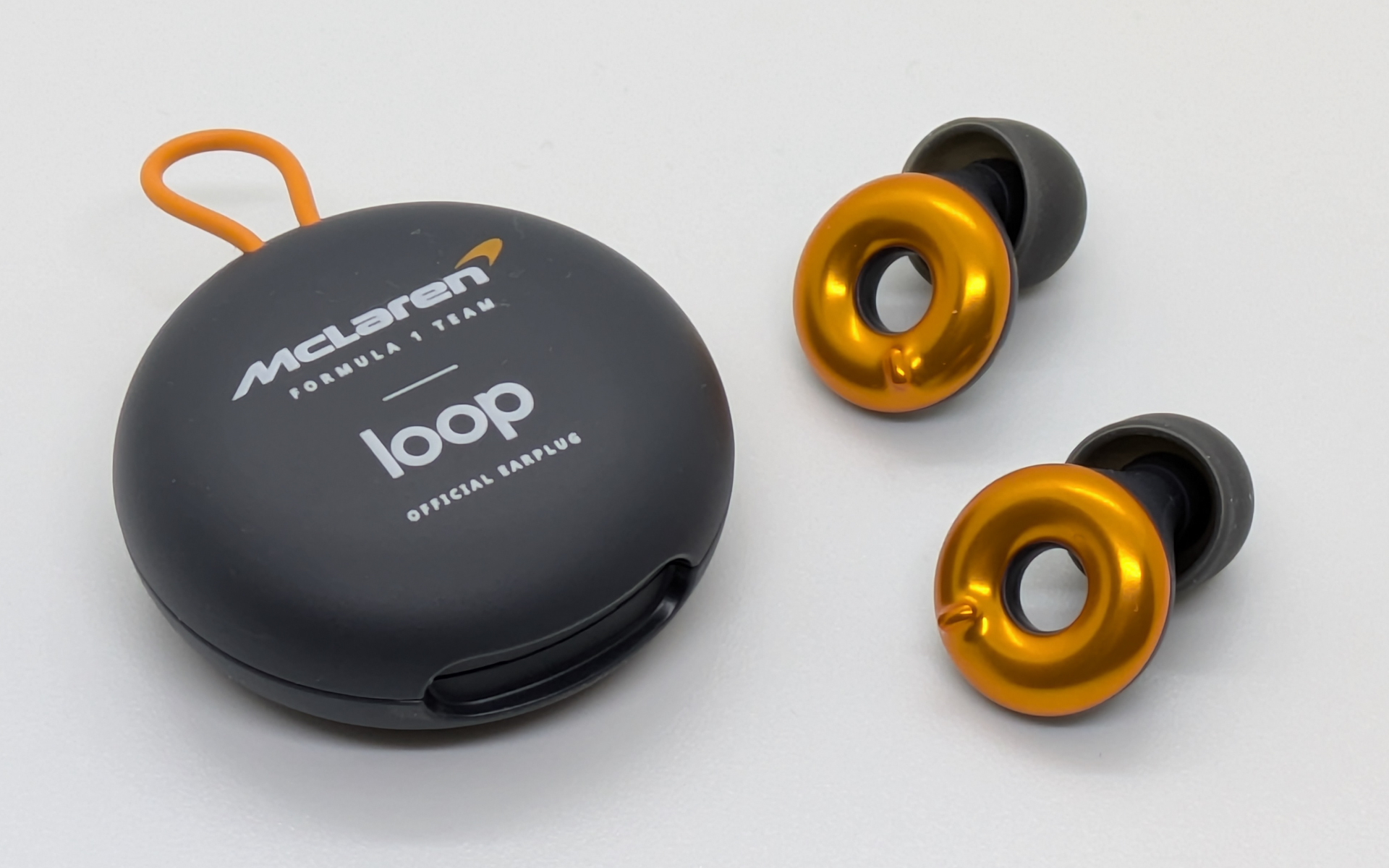 LoopとマクラーレンF1チームのコラボレーション製品「McLaren Formula1 Team×Loop Switch2」