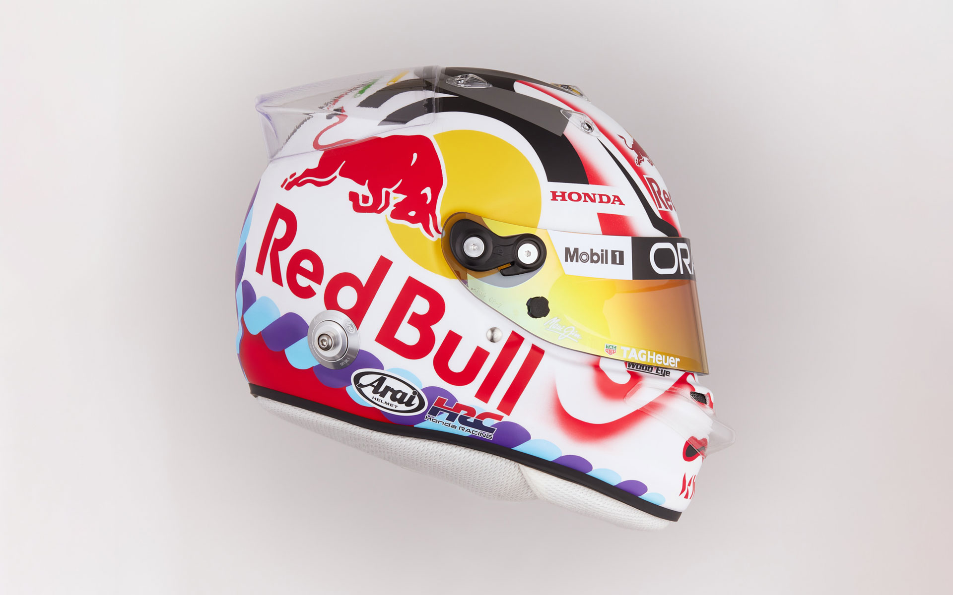 角田裕毅選手のF1日本グランプリ特別デザインヘルメット