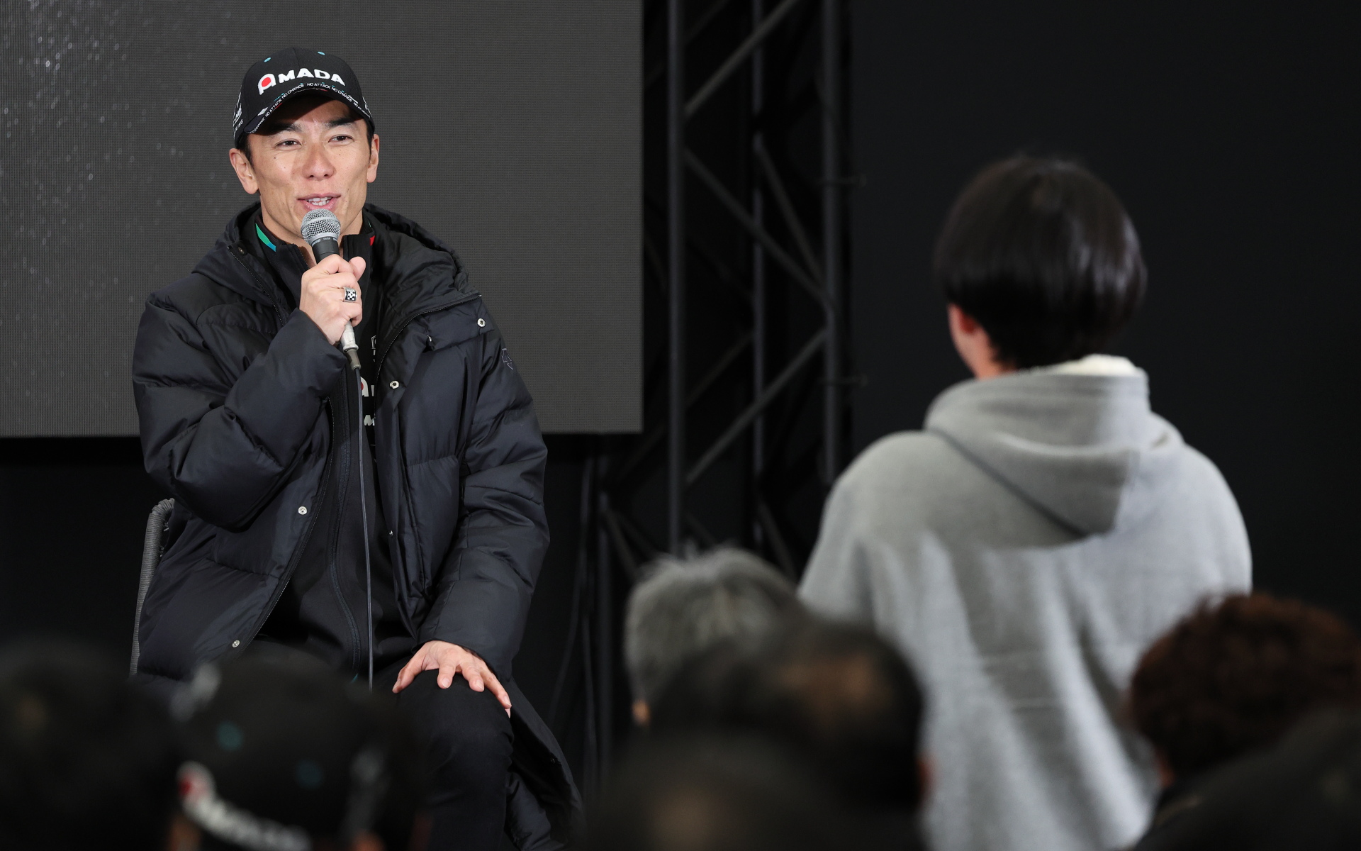 ファンやカーターからの質問に真摯に答える琢磨選手