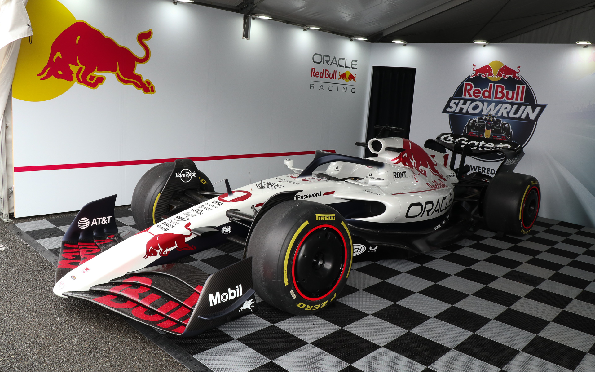 「レッドブル・レーシング RB21」（ショーカー）