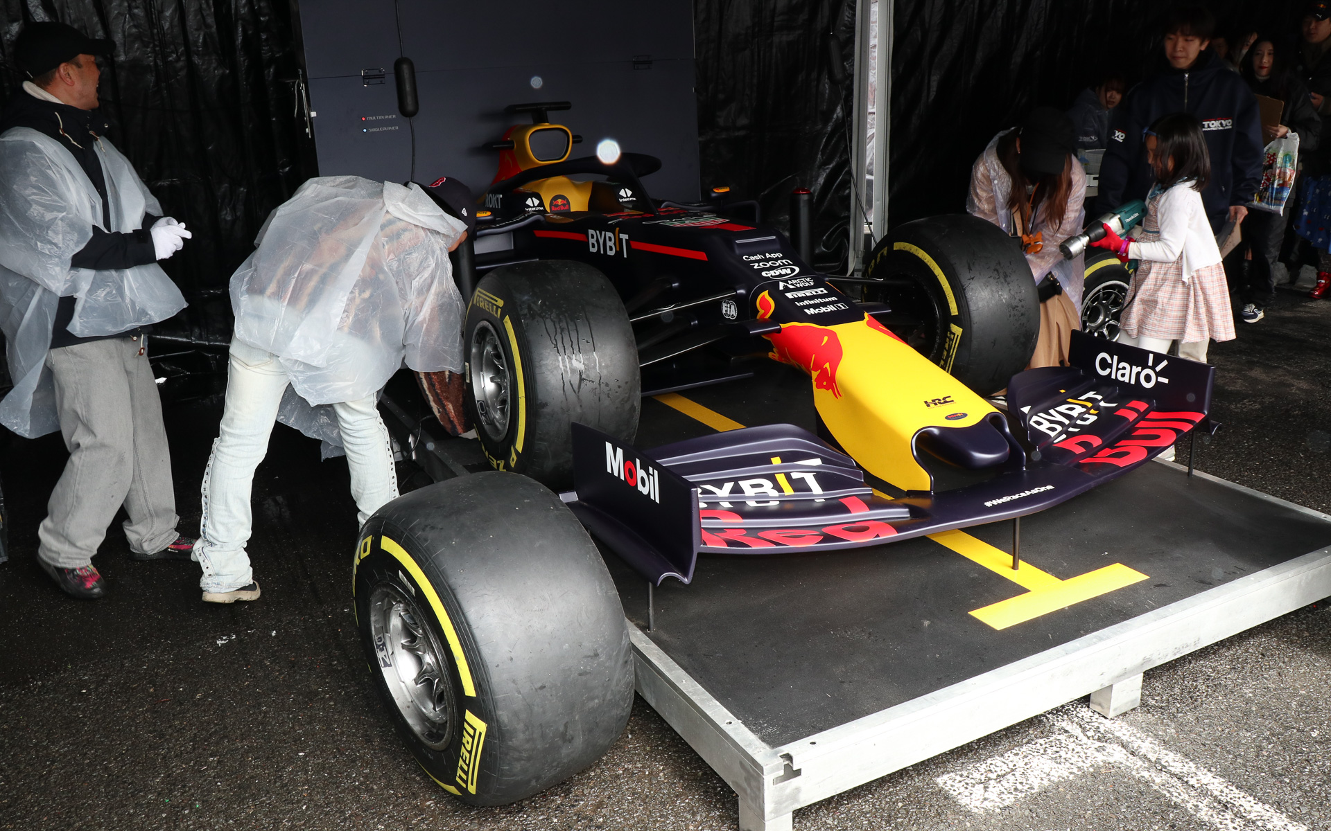 タイヤ交換作業でF1チームのピットクルー気分を味わえる「ピットストップチャレンジ