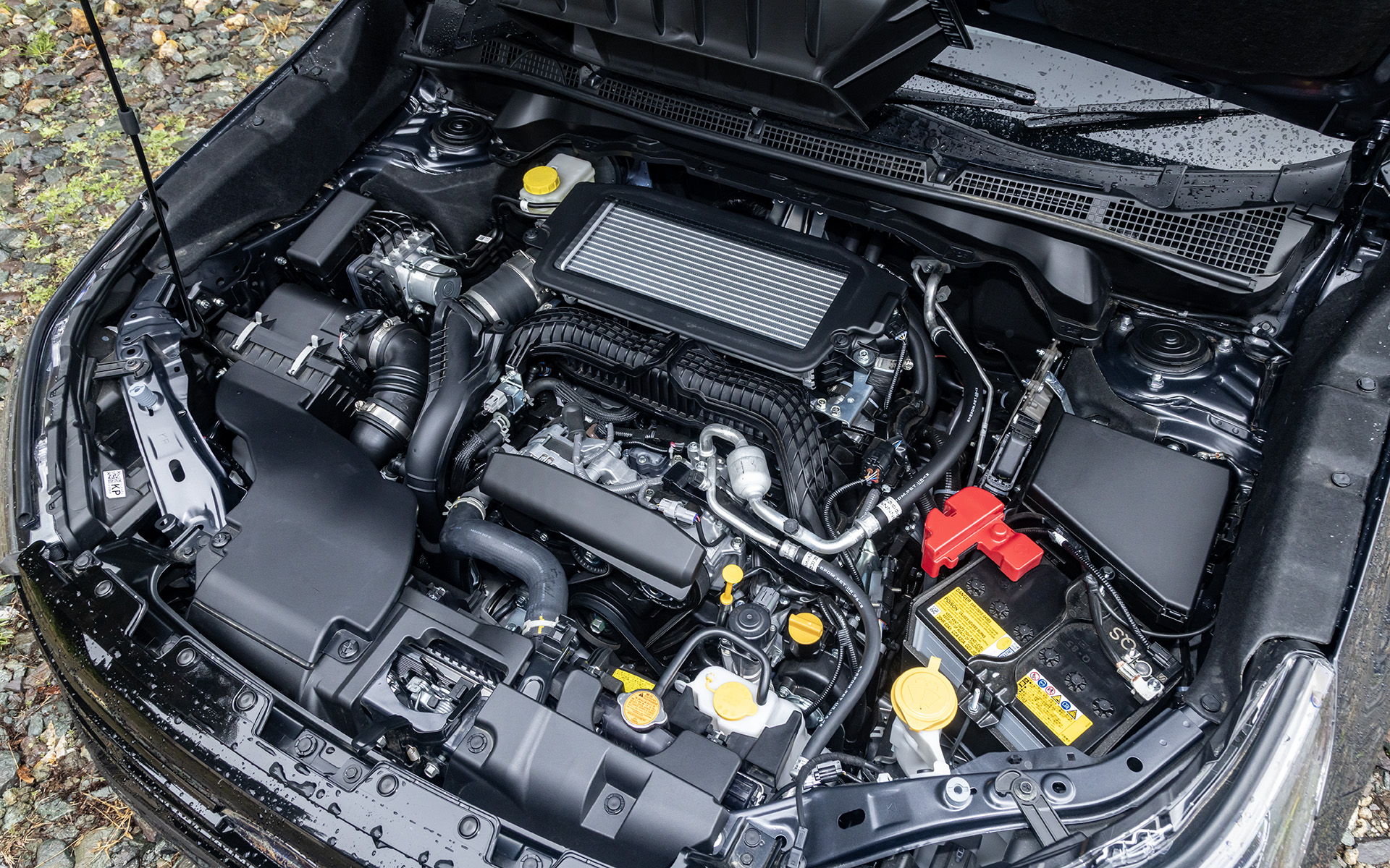 水平対向4気筒DOHC 1.8リッター直噴ターボユニットを搭載