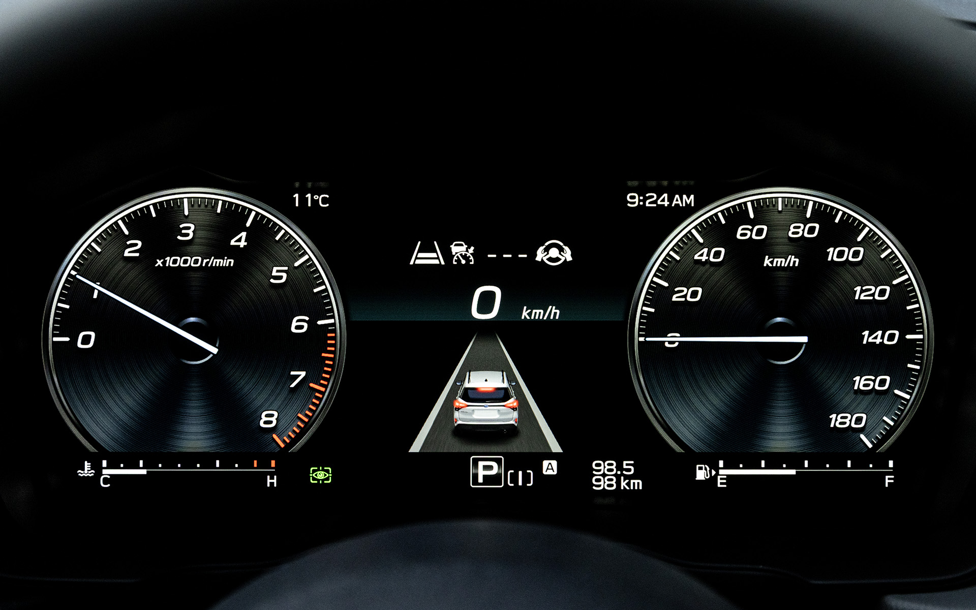 メーターパネルはハイブリッド車と同じ12.3インチのフル液晶。メーターメインの表示では左側がタコメーターになる