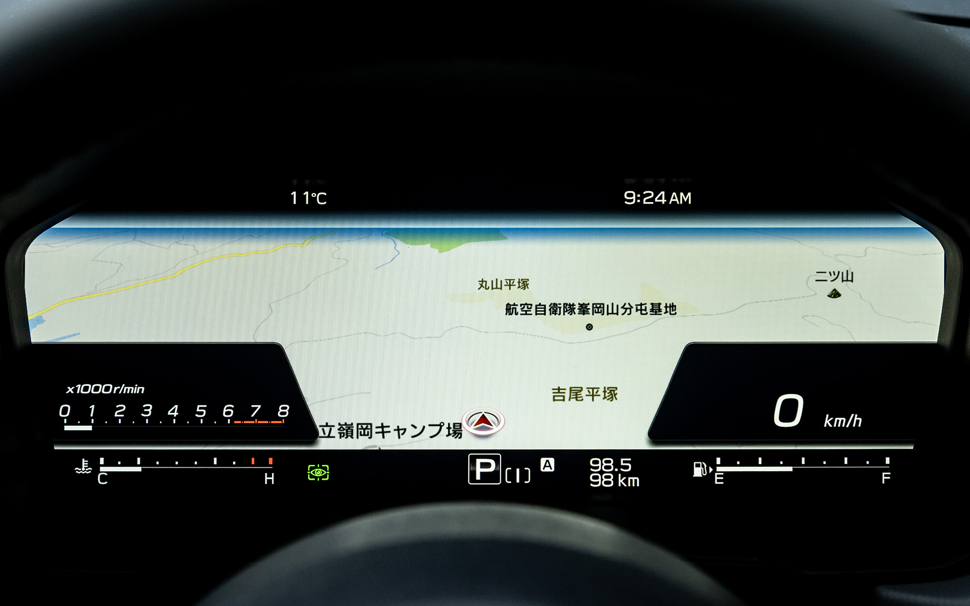 メーターパネルはハイブリッド車と同じ12.3インチのフル液晶。メーターメインの表示では左側がタコメーターになる