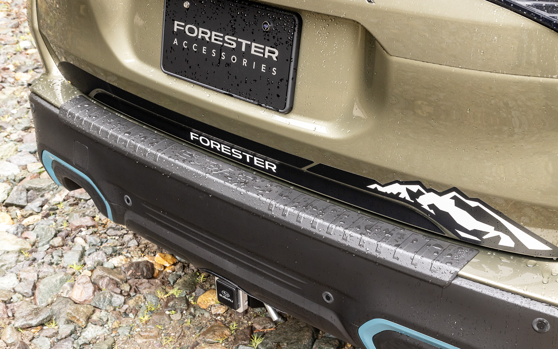 樹脂製のカーゴステップパネル。立ち上がり部までカバーされており実用的