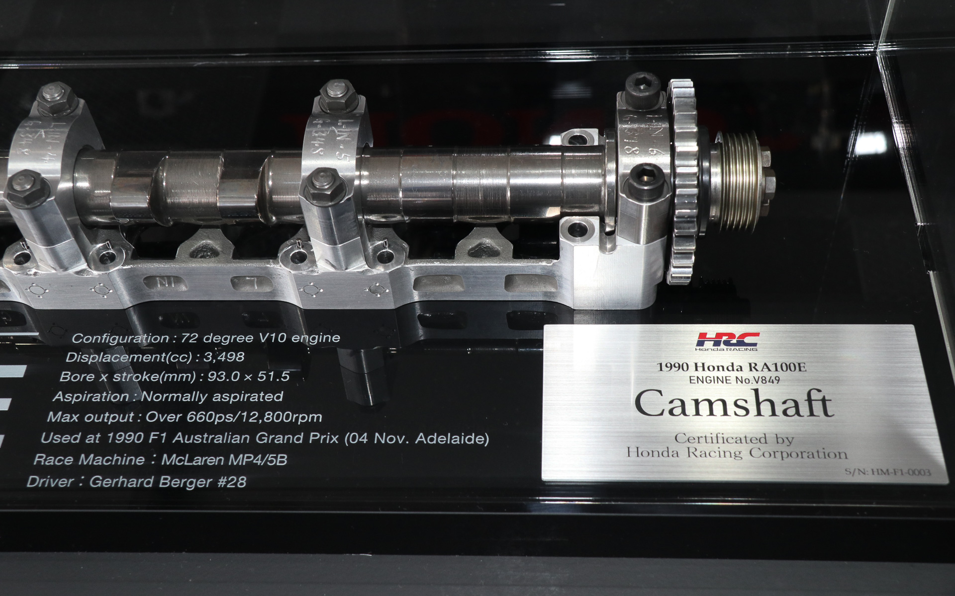 会場で展示された3点は、いずれもゲルハルト・ベルガー選手が1990年のシーズン最終戦であるオーストラリアGPで使用したエンジンのパーツであることが示されていた