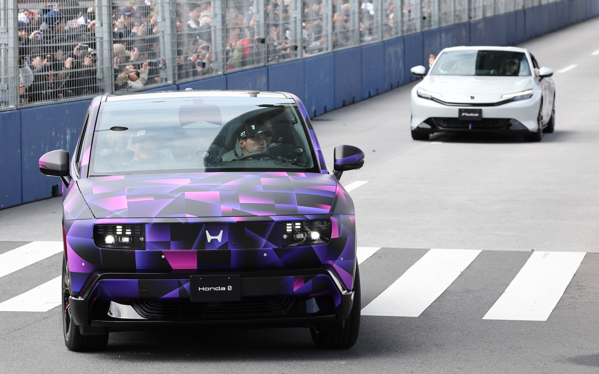 マックス・フェルスタッペン選手、角田裕毅選手の乗るホンダ 0（ゼロ）SUVプロトタイプ