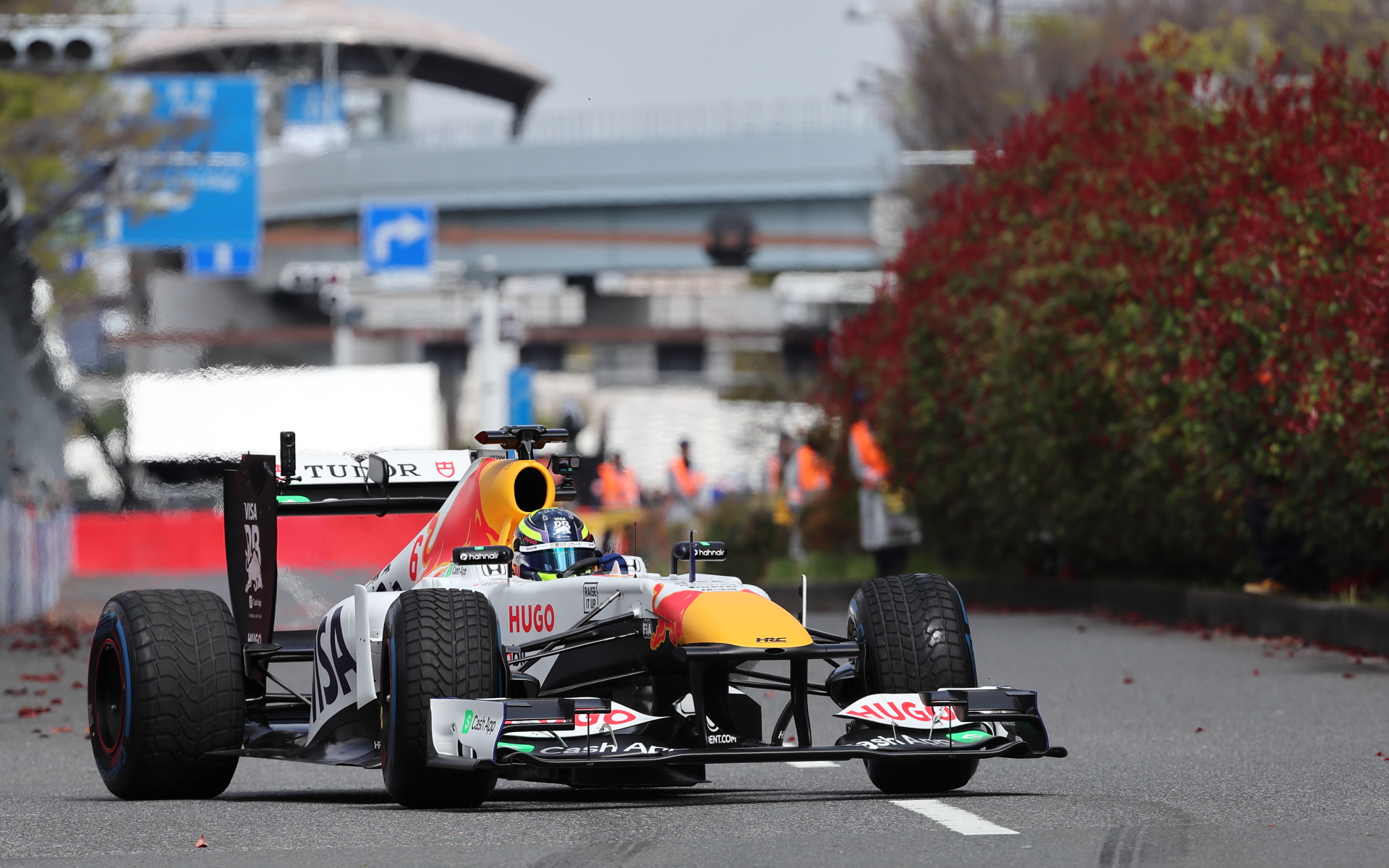 リアム・ローソン選手のRed Bull Racing RB7（VCARB 25カラーリング）