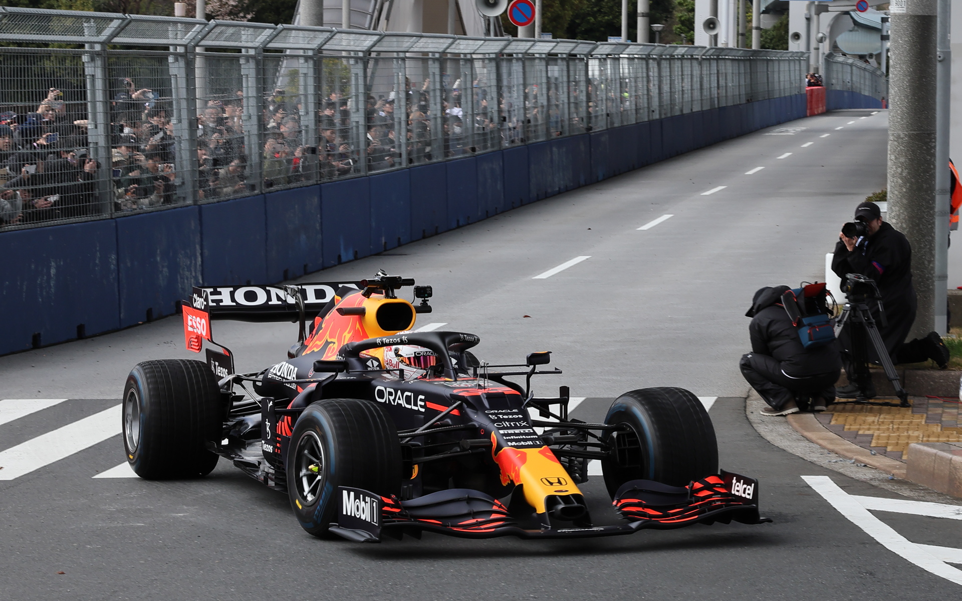 マックス・フェルスタッペン選手のRed Bull Racing RB16B