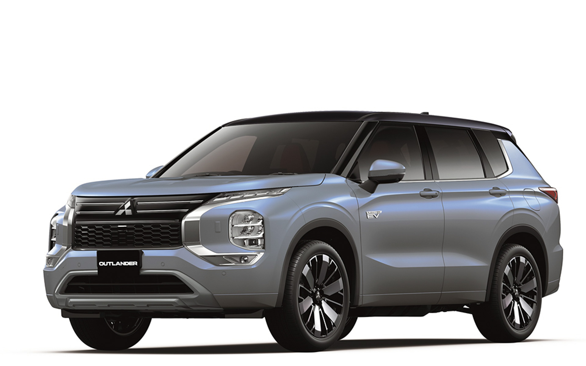 「アウトランダーPHEV」。三菱自動車の電動化技術と四輪制御技術の粋を集め、「威風堂堂」をコンセプトとしたフラッグシップモデル。2024年10月の大幅改良で駆動用バッテリーの刷新によるEV航続距離伸長や加速性能の向上に加え、内外装デザインの変更により質感を向上させました。また12.3インチのナビゲーション、シートベンチレーションの採用や、ヤマハと共同開発したオーディオシステムを全車標準装備とするなど、さらなる進化を遂げた