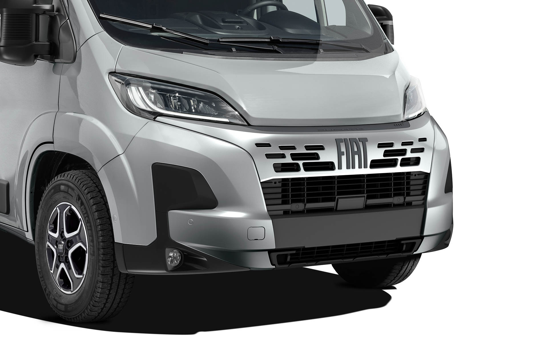 ボディカラー同色のフロントグリルを採用