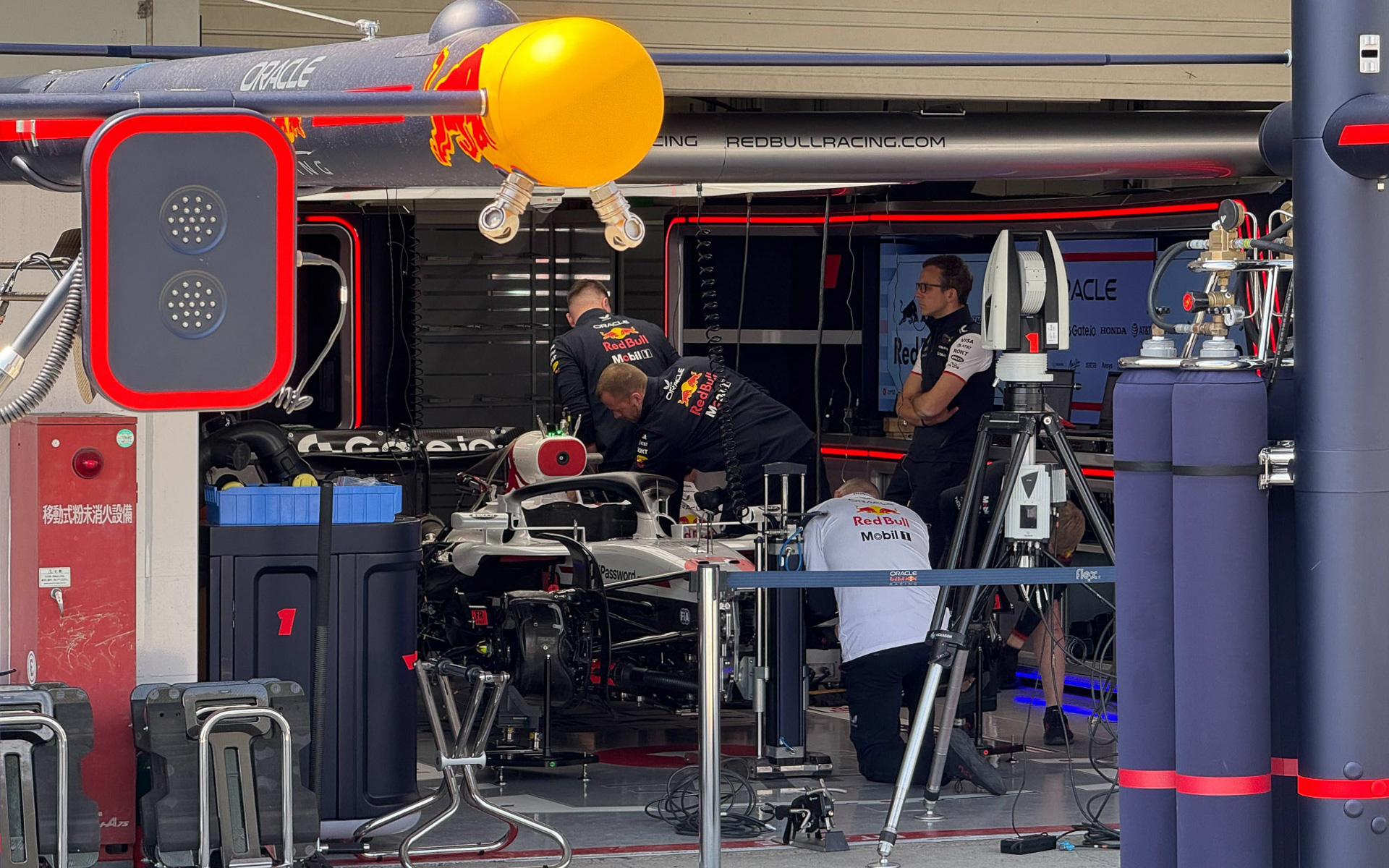 明日からの走行に向けて整備が進む