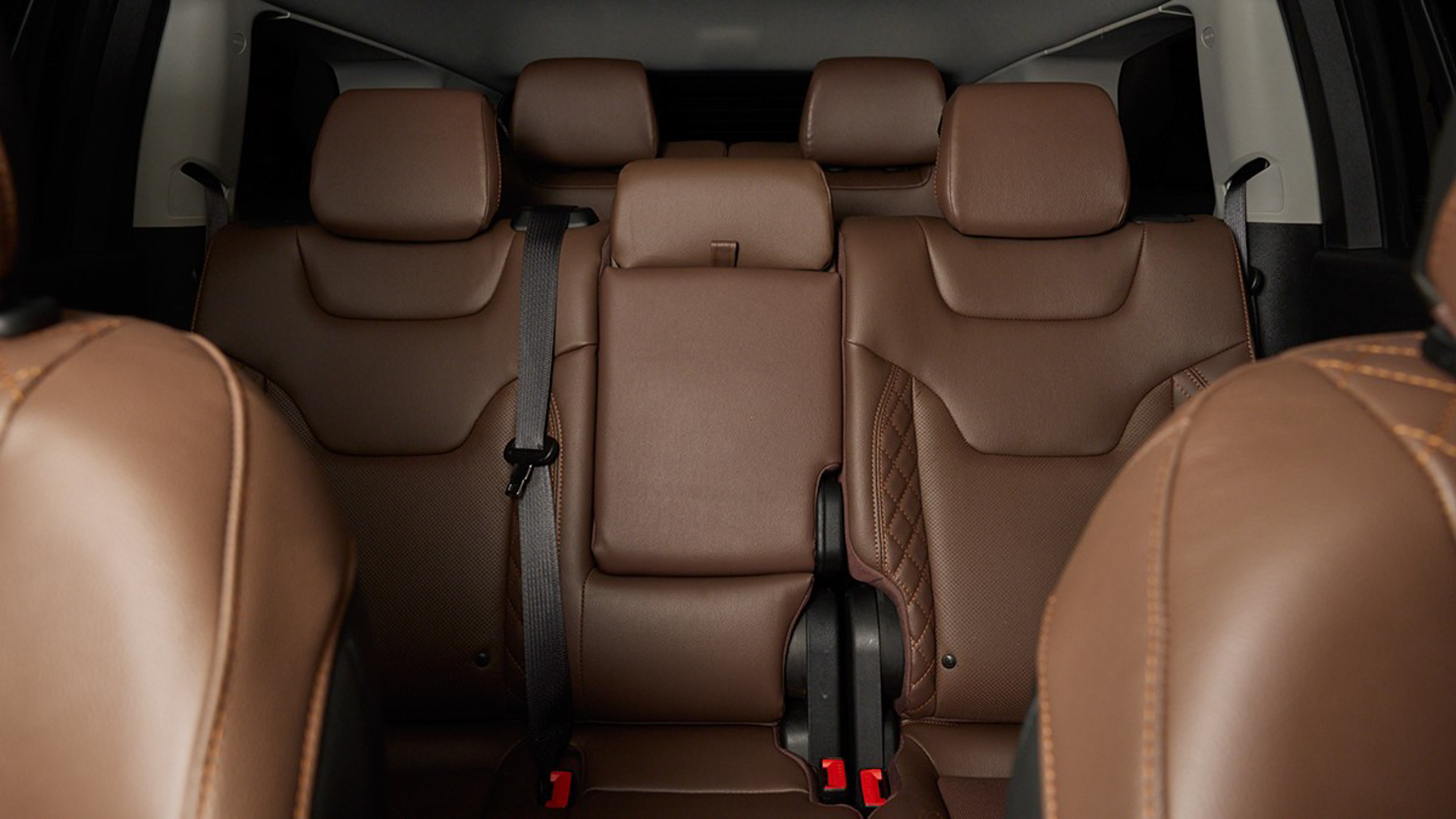 エンペラドールブラウン色のレザーシートを採用