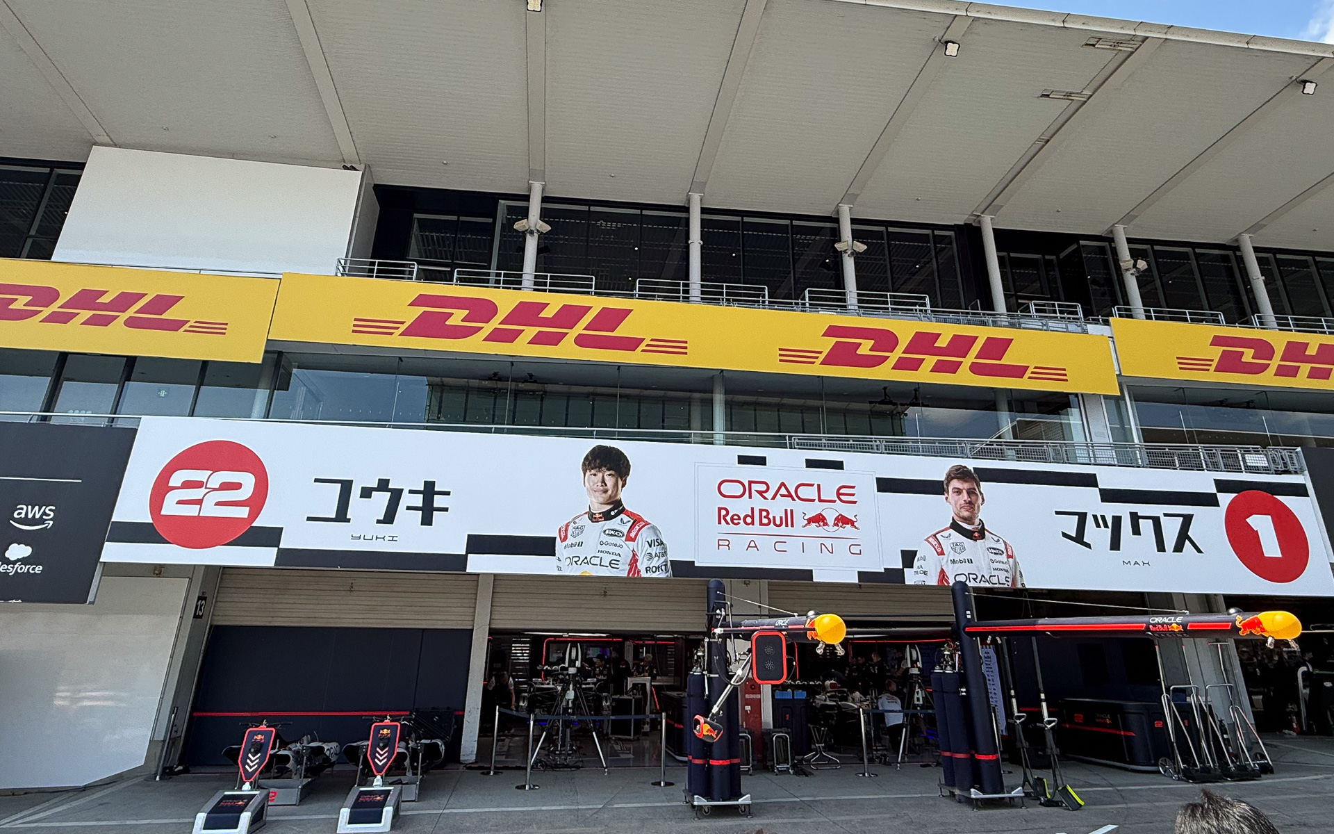 金曜日の練習走行へ向け準備の進む鈴鹿サーキット