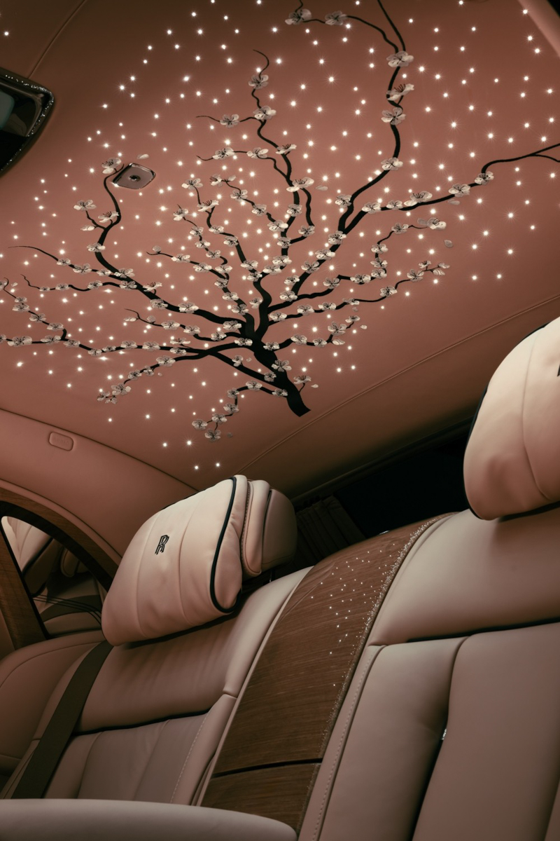 桜の刺繍にはオーナーの、「家族の中で世代を超えて受け継がれ、体験される存在として残したい」という想いも込められている