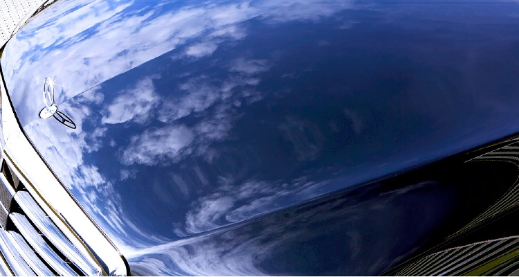 ボディに輝きと透明感を与えるほか、ボディに汚れが付きにくくなる