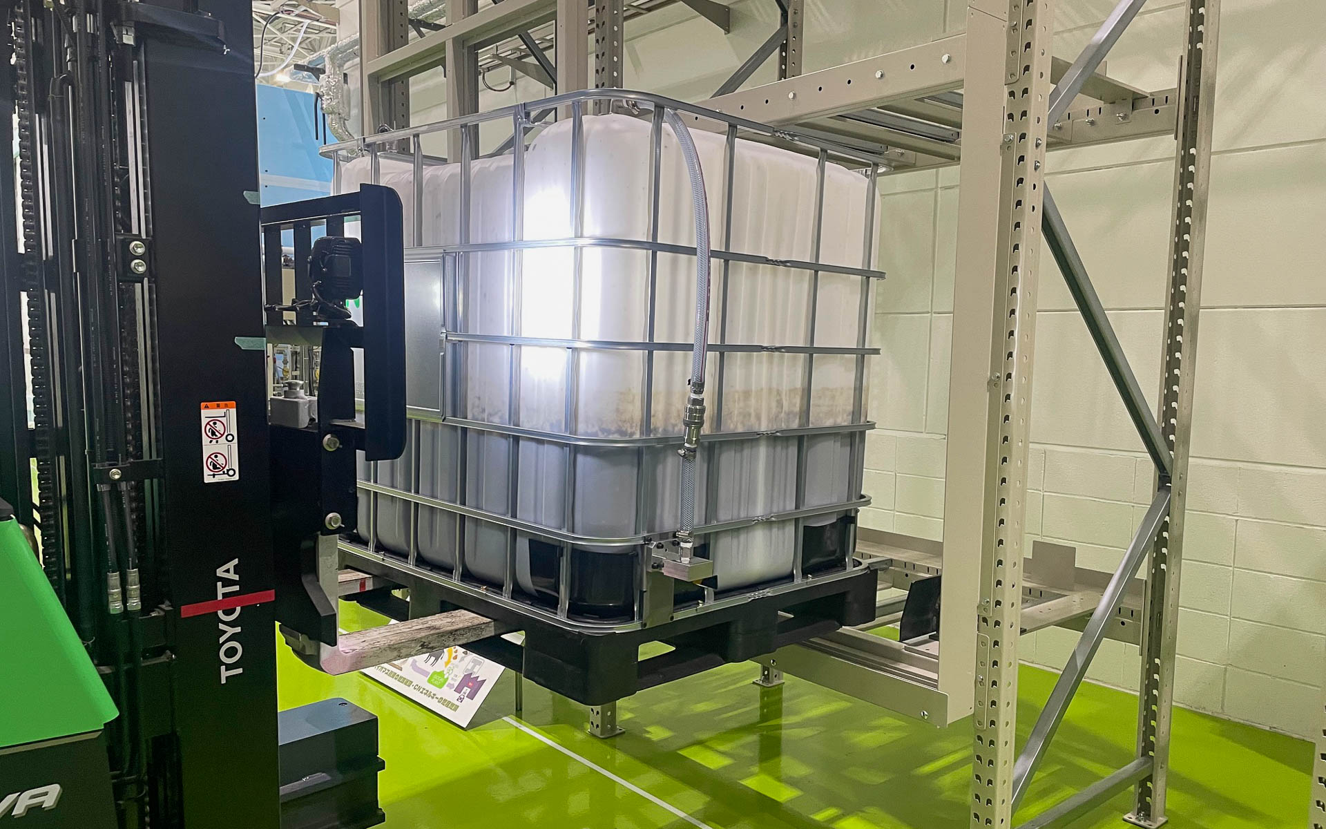 発酵槽を棚に収納して個別管理する