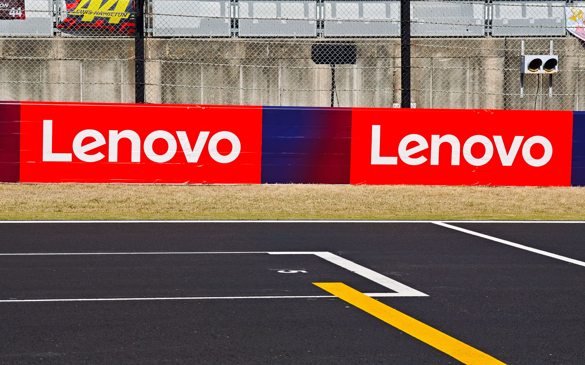 今回レノボはF1日本グランプリのタイトルスポンサーになり、コース脇にもレノボのロゴが多数掲示されていた
