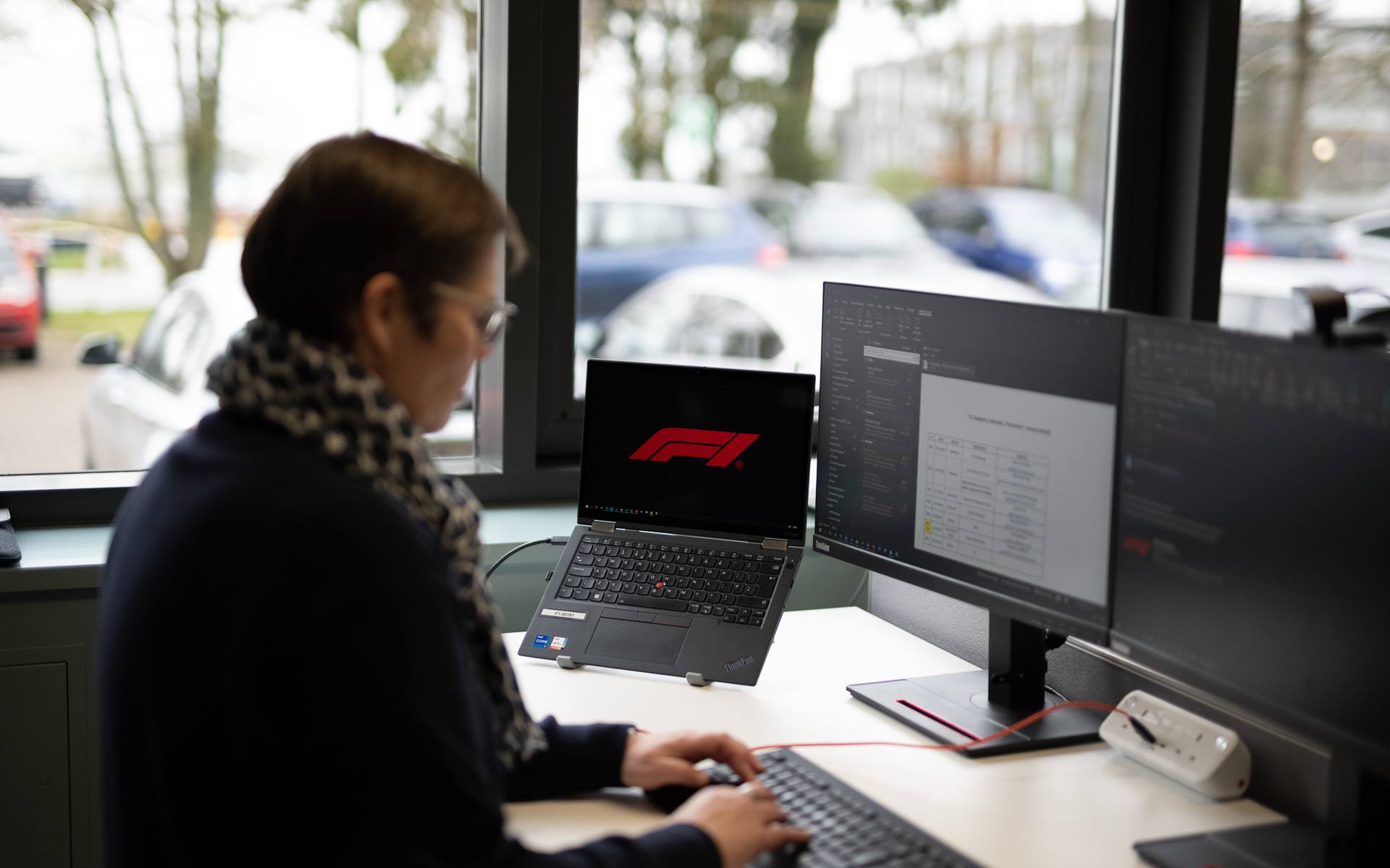 Formula 1で利用されるレノボのPC（写真提供：レノボ）