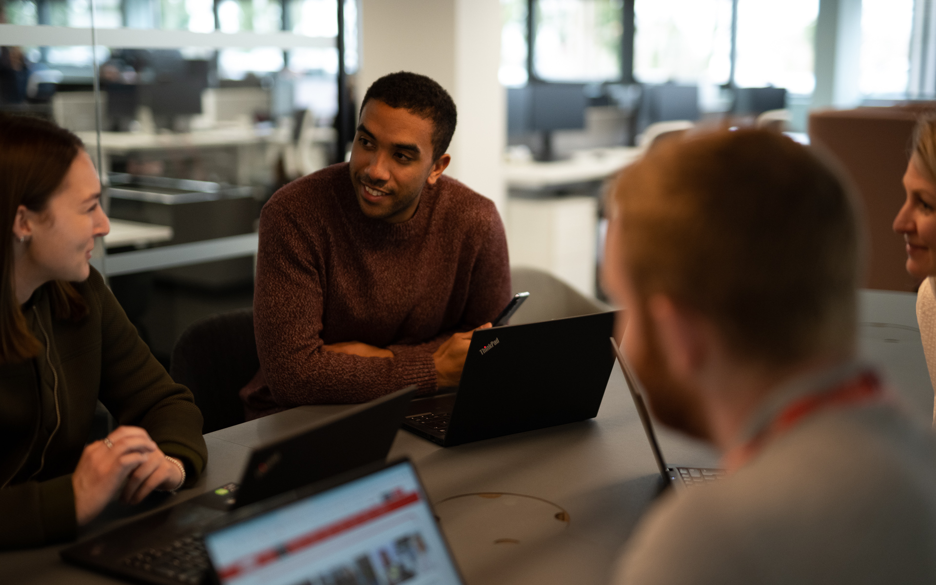 Formula 1で利用されるレノボのPC（写真提供：レノボ）