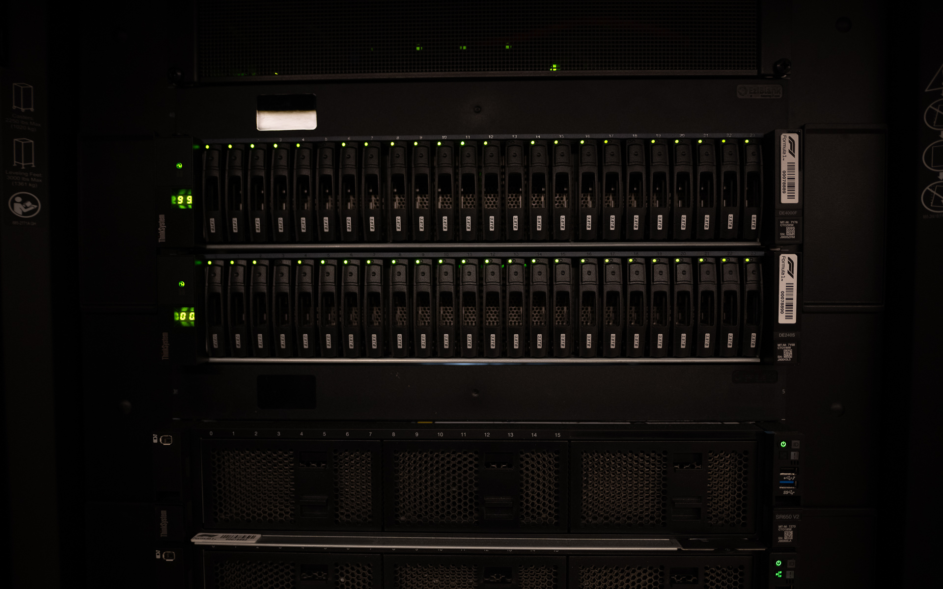 MTCのサーバーラック。すでにこうした機材のほとんどがレノボ製になっている（写真提供：レノボ）