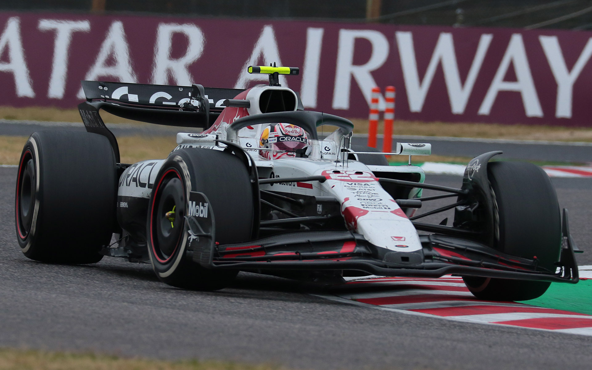 角田裕毅選手は2つ順位を上げ、12位でゴール