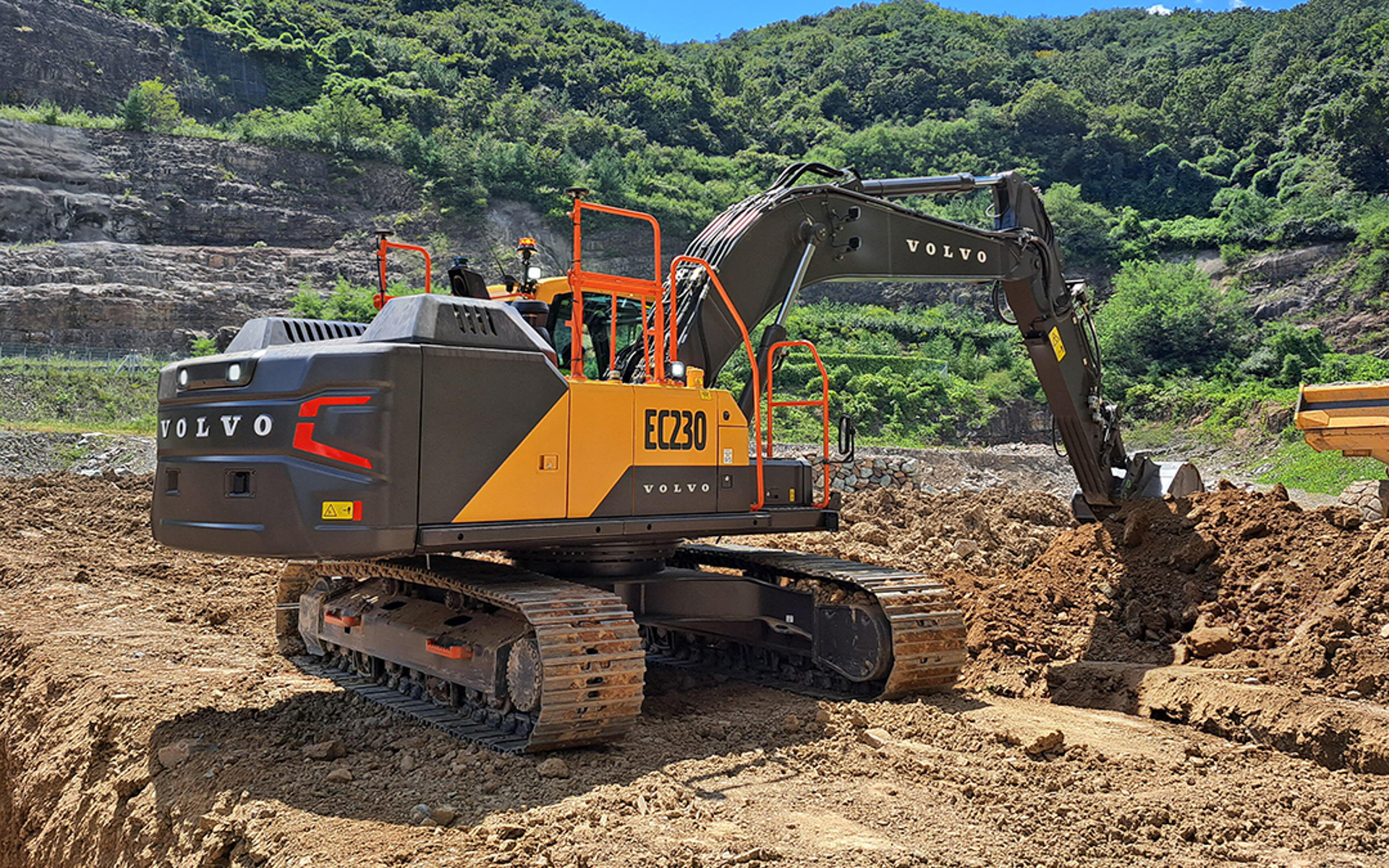 ボルボが油圧ショベルを10年ぶりに刷新