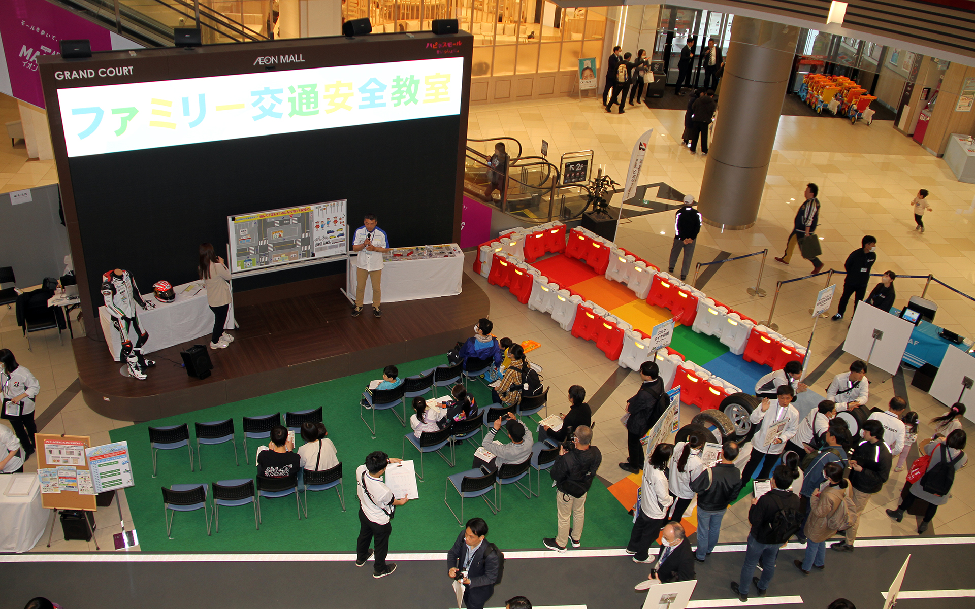 レーシングライダーの山口辰也氏による交通安全教室も開かれた