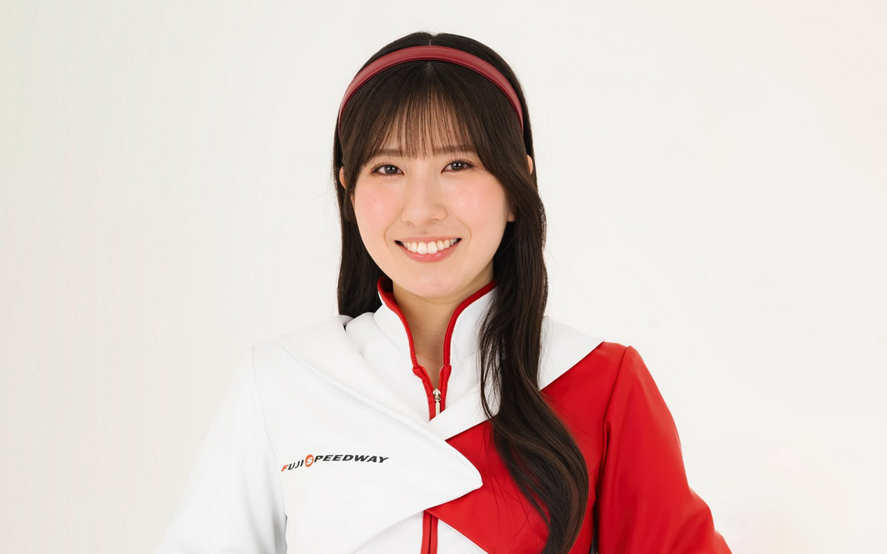 誕生日は8月14日。身長158cm。趣味は激辛料理、なぞとき。特技は暗記、フラフープ、軟体