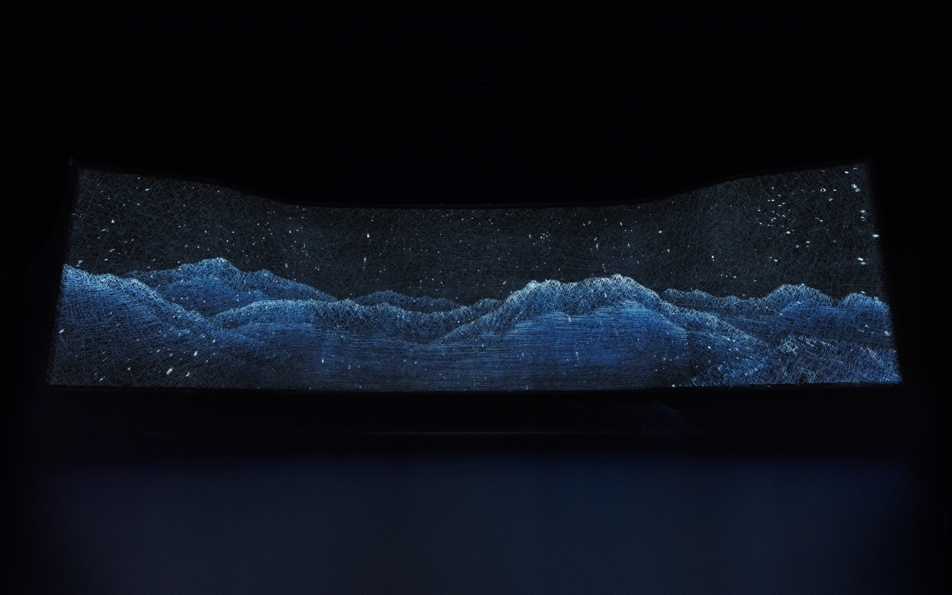 近づいた来場者の心拍に呼応し、ユニークな体験が始まるしかけが施してある