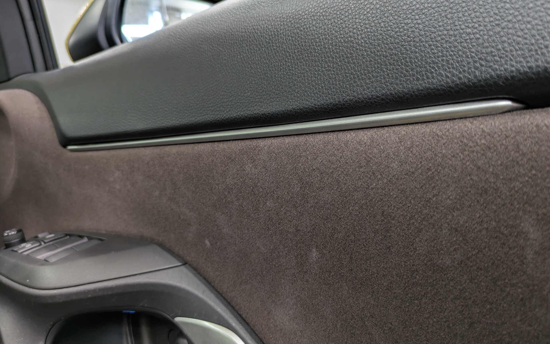 アップグレード前のドアトリムピンモール