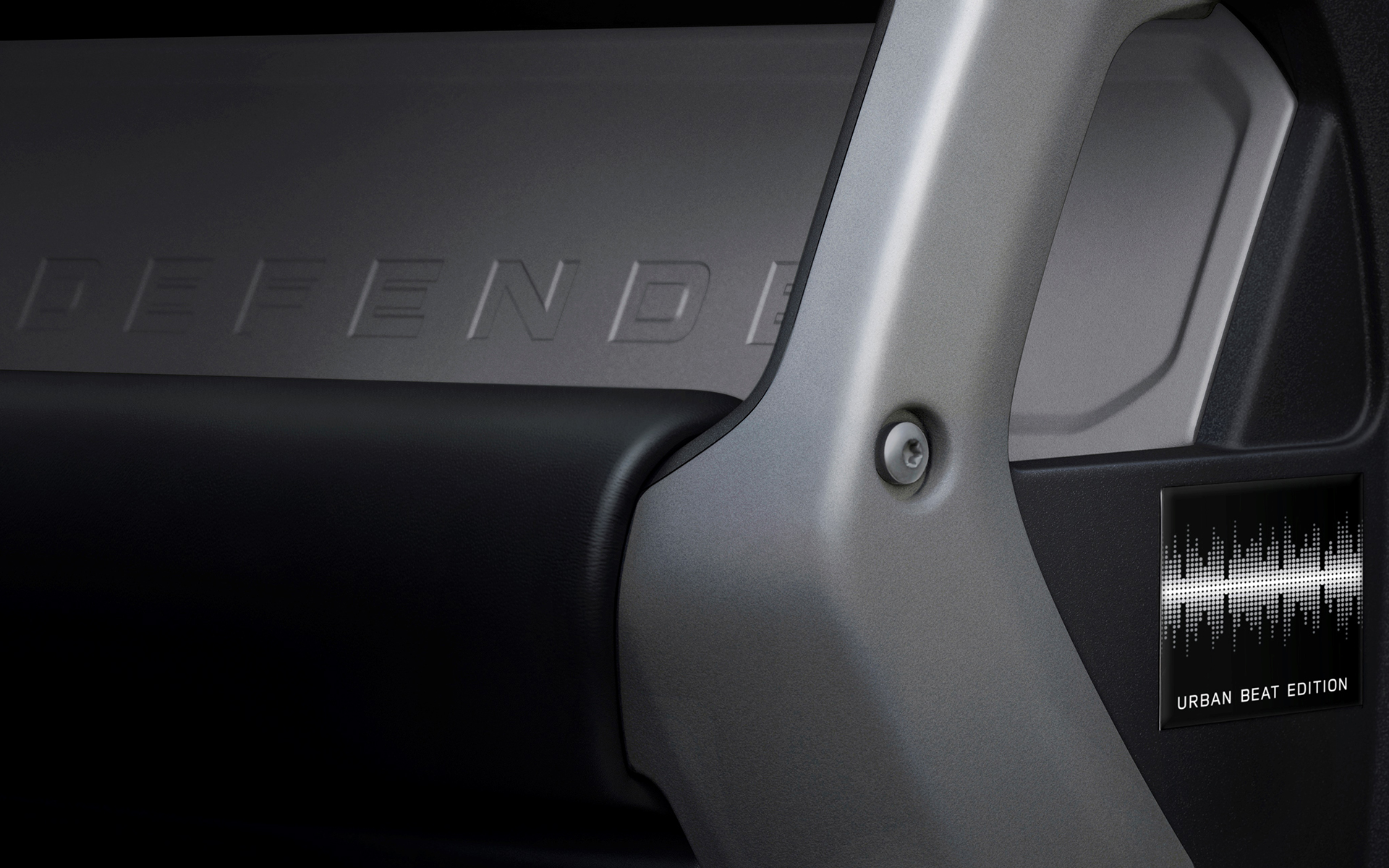 「URBAN BEAT EDITION」では音楽を聞きながら眺める都会の街並みと、音の粒子のモチーフをかけ合わせたロゴマークを開発し、URBAN BEAT EDITIONバッヂパックとして特別装備