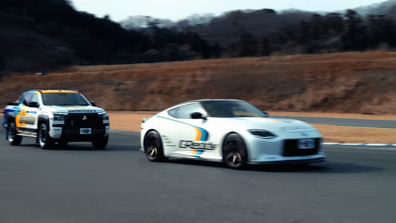 ユピテルがドライブレコーダーの「後方異常接近」を使ったサーキットレース動画を公開した