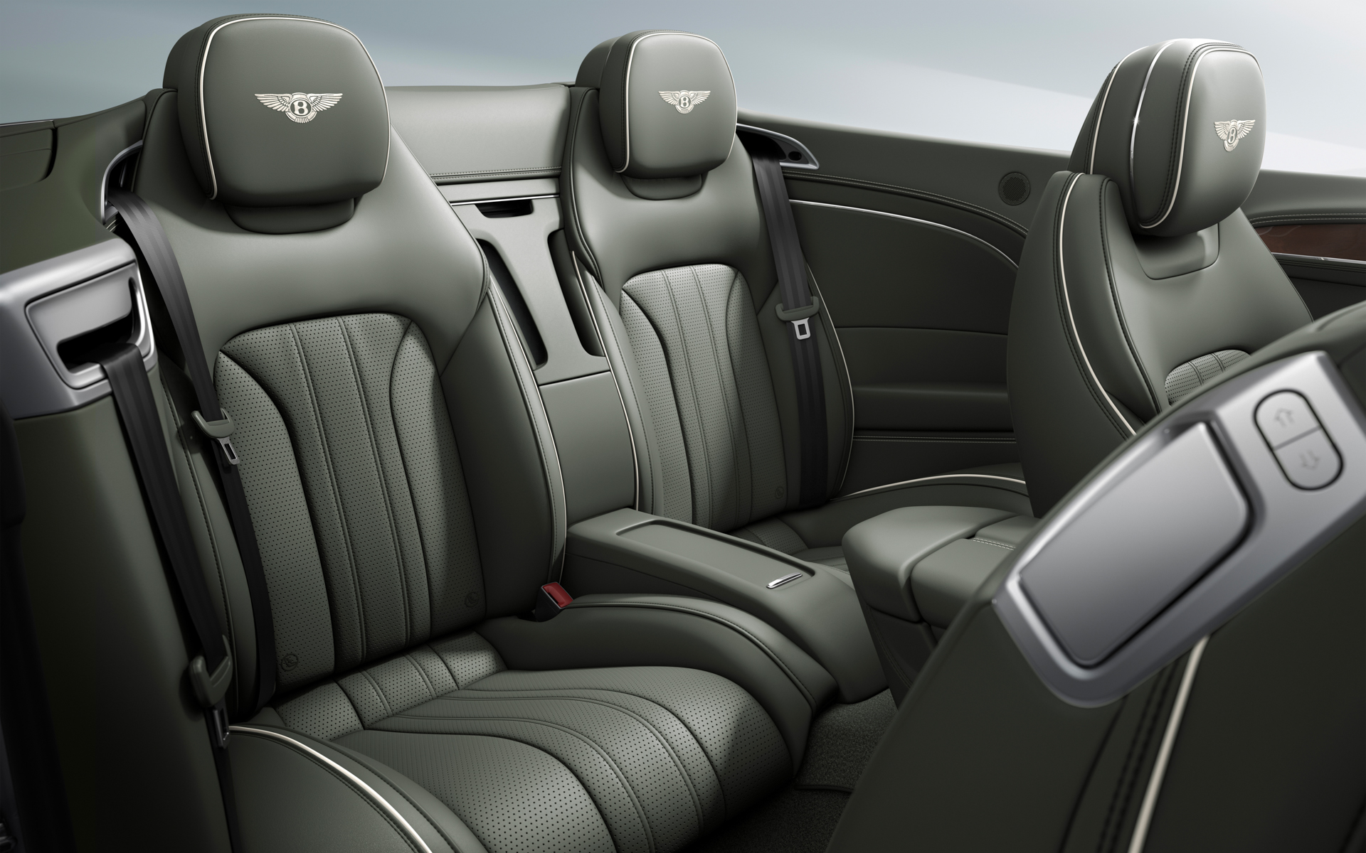 コンチネンタルGTCの後席