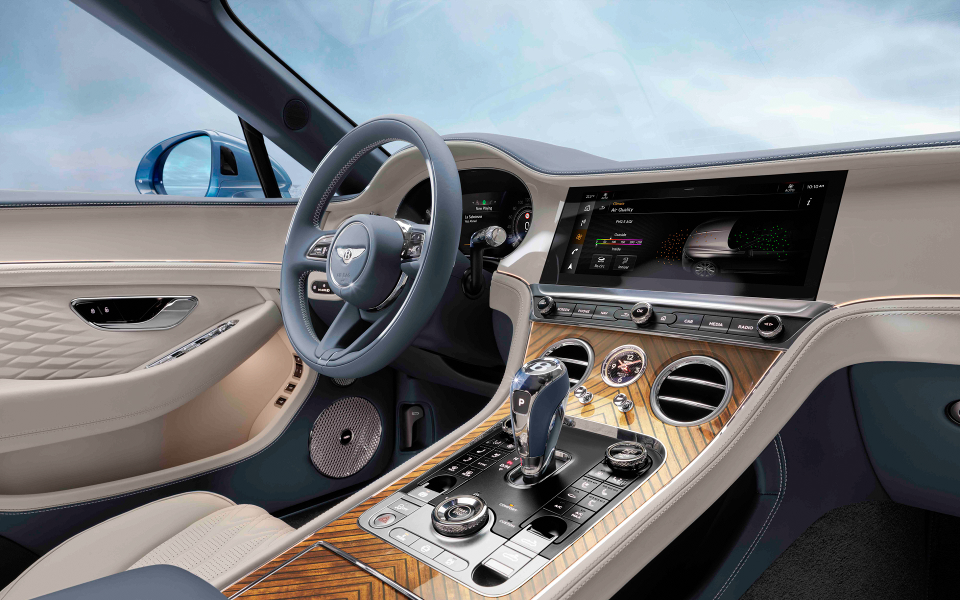 コンチネンタルGTCのコクピット