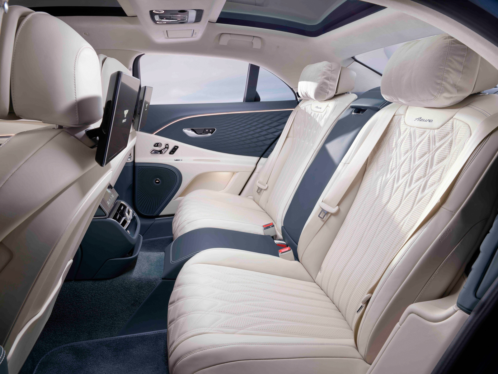 フライングスパーアズールの後席