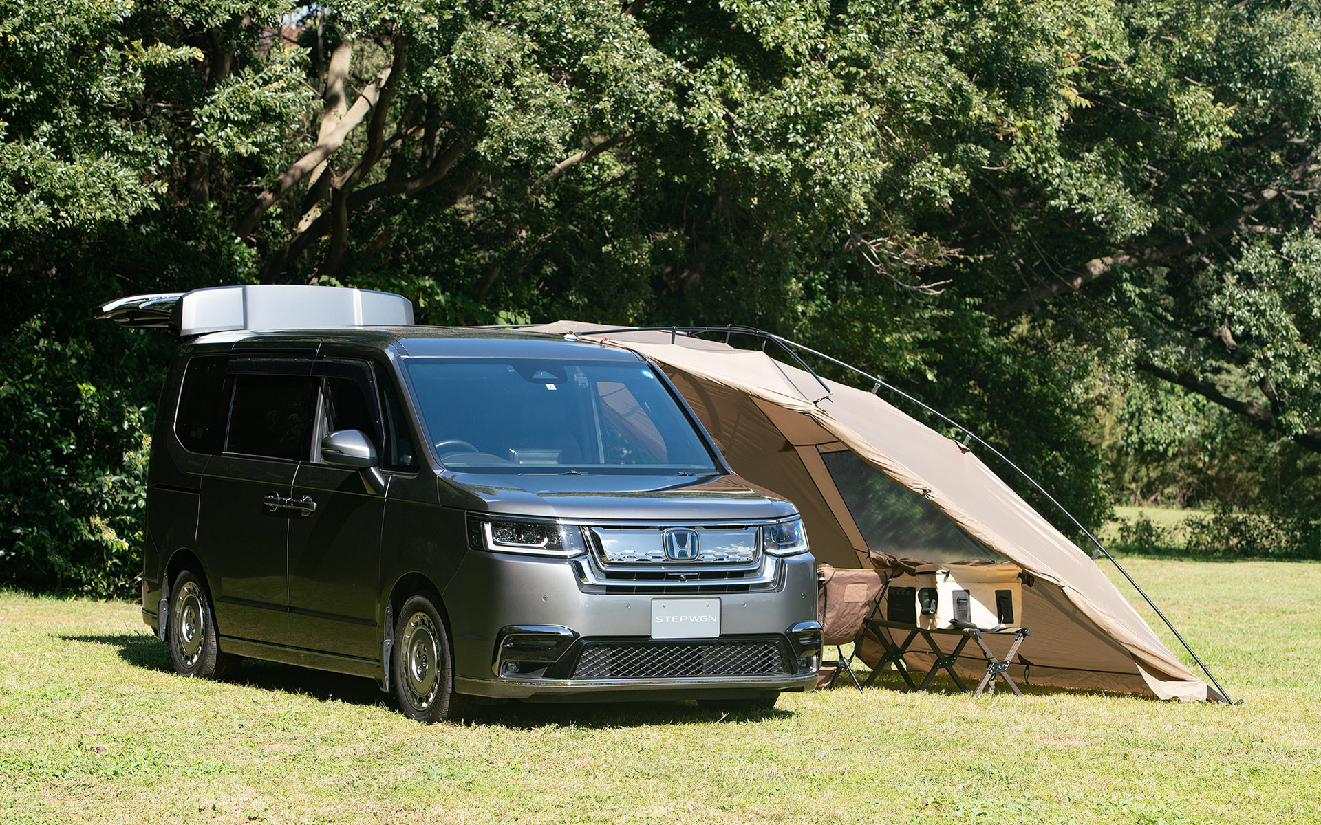 STEP WGN e:HEV SPADA（2列目キャプテンシート７人乗り／トワイライトミストブラック・パール）