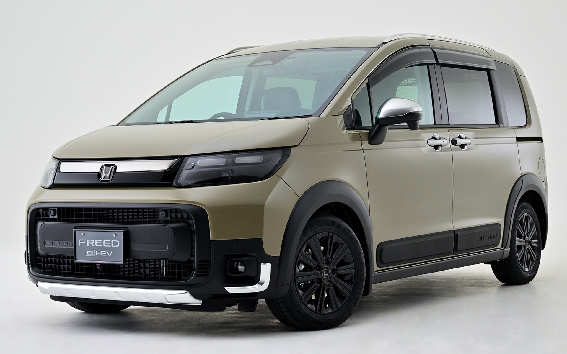 FREED e:HEV CROSSTAR（5人乗り／デザートベージュ・パール）