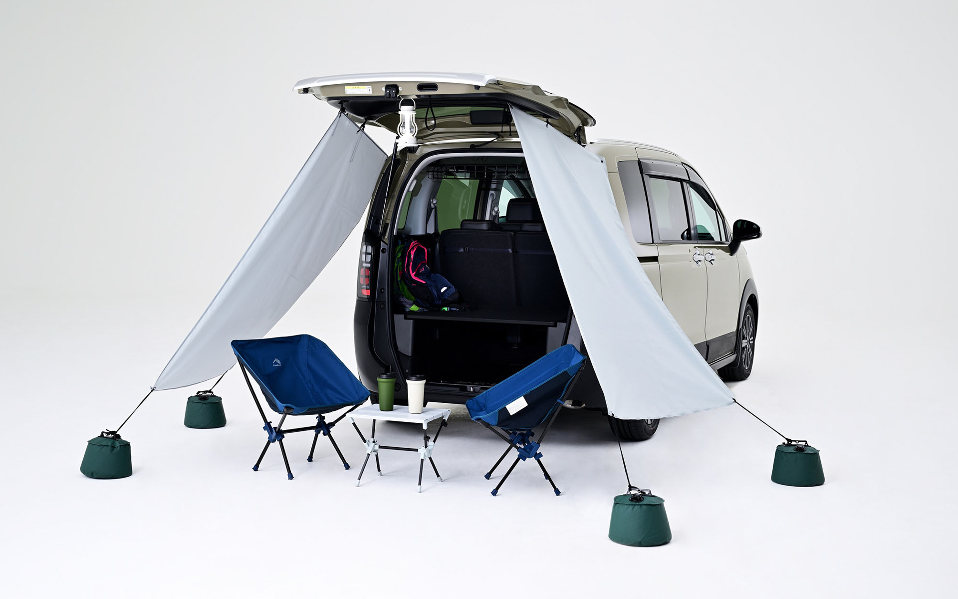 FREED e:HEV CROSSTAR（5人乗り／デザートベージュ・パール）