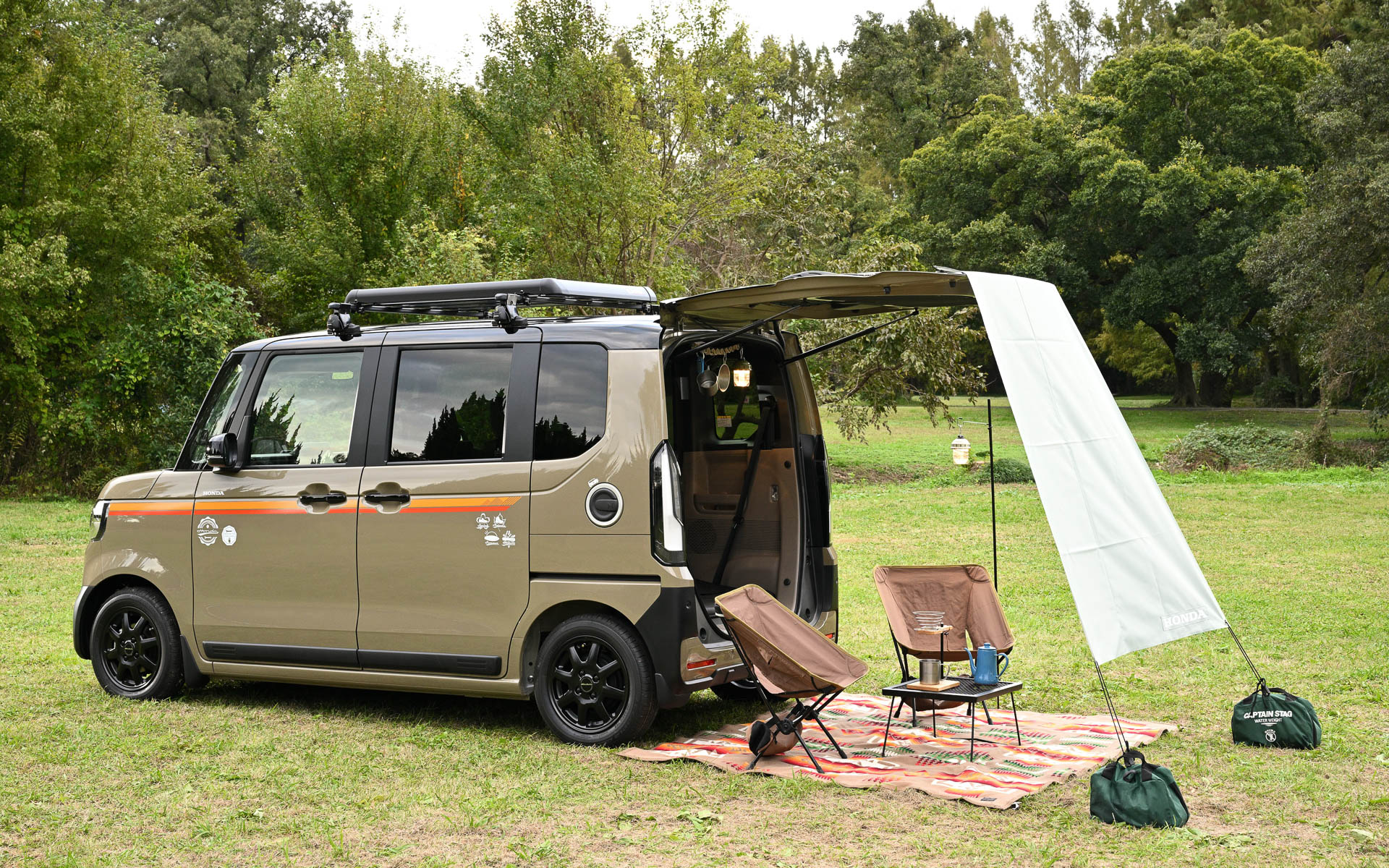 N-BOX JOY（デザートベージュ・パール＆クリスタルブラック・パール）