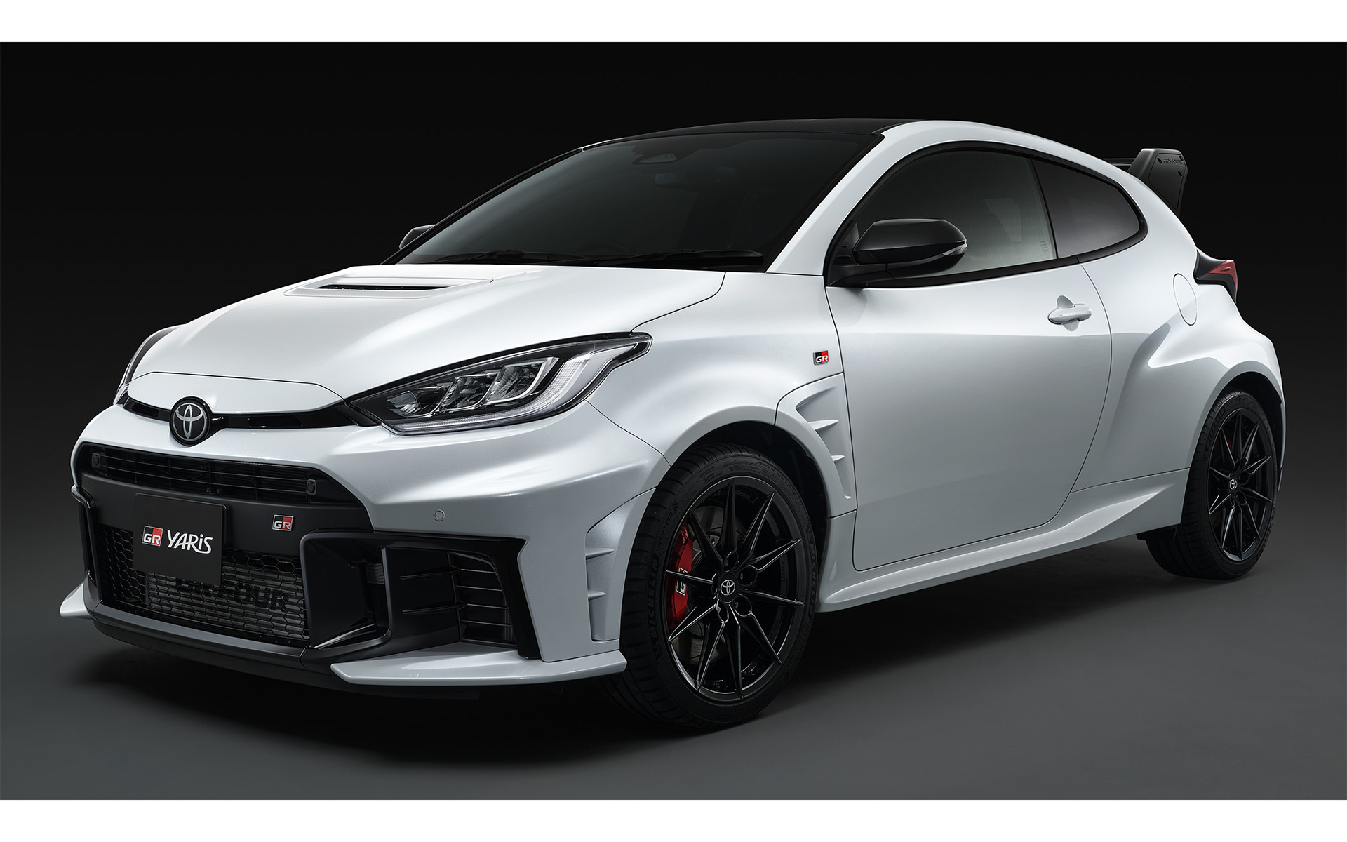 「エアロパフォーマンスパッケージ」装着車